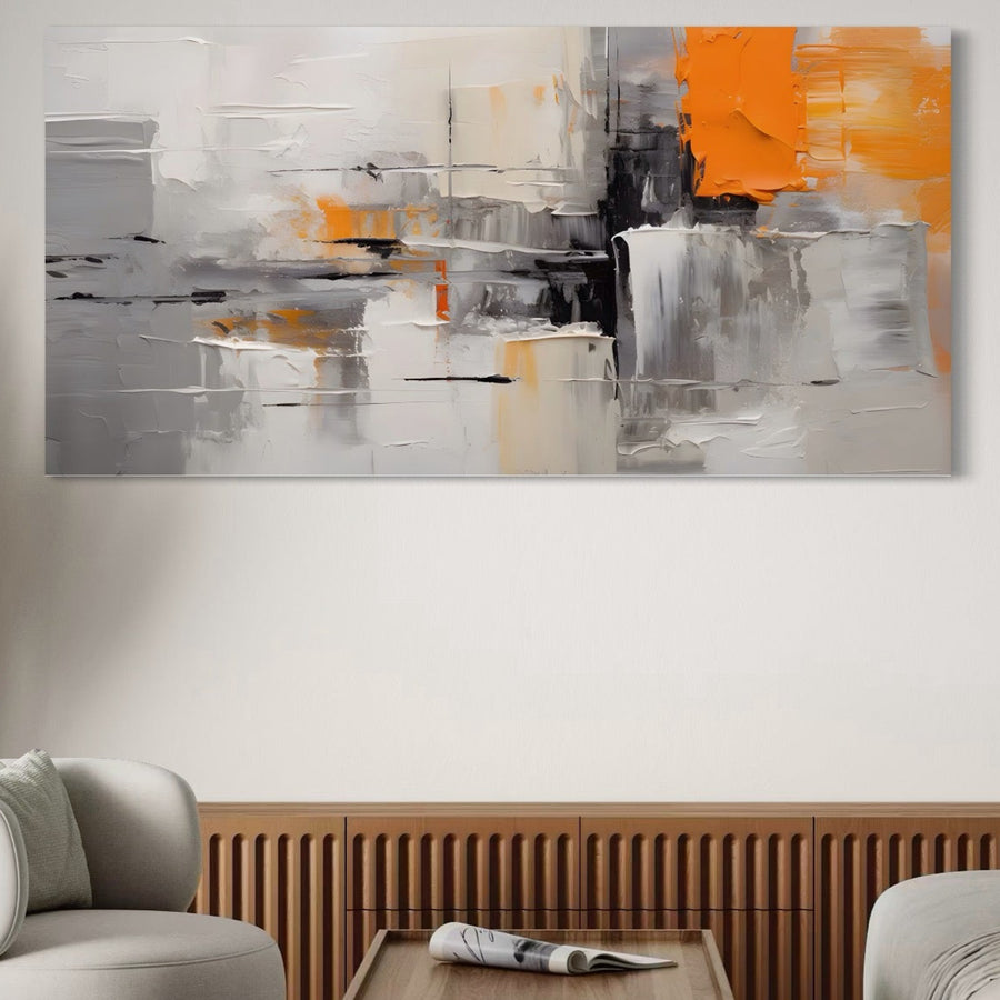 Tablou Canvas Premium LuxCanva® A1620 în gri și portocaliu aduce culoare vibrantă și decor modern în camera dvs. de zi, expus deasupra unei mese din lemn cu scaune bej. Printuri elegante de calitate de la LuxCanva® completează aspectul contemporan.