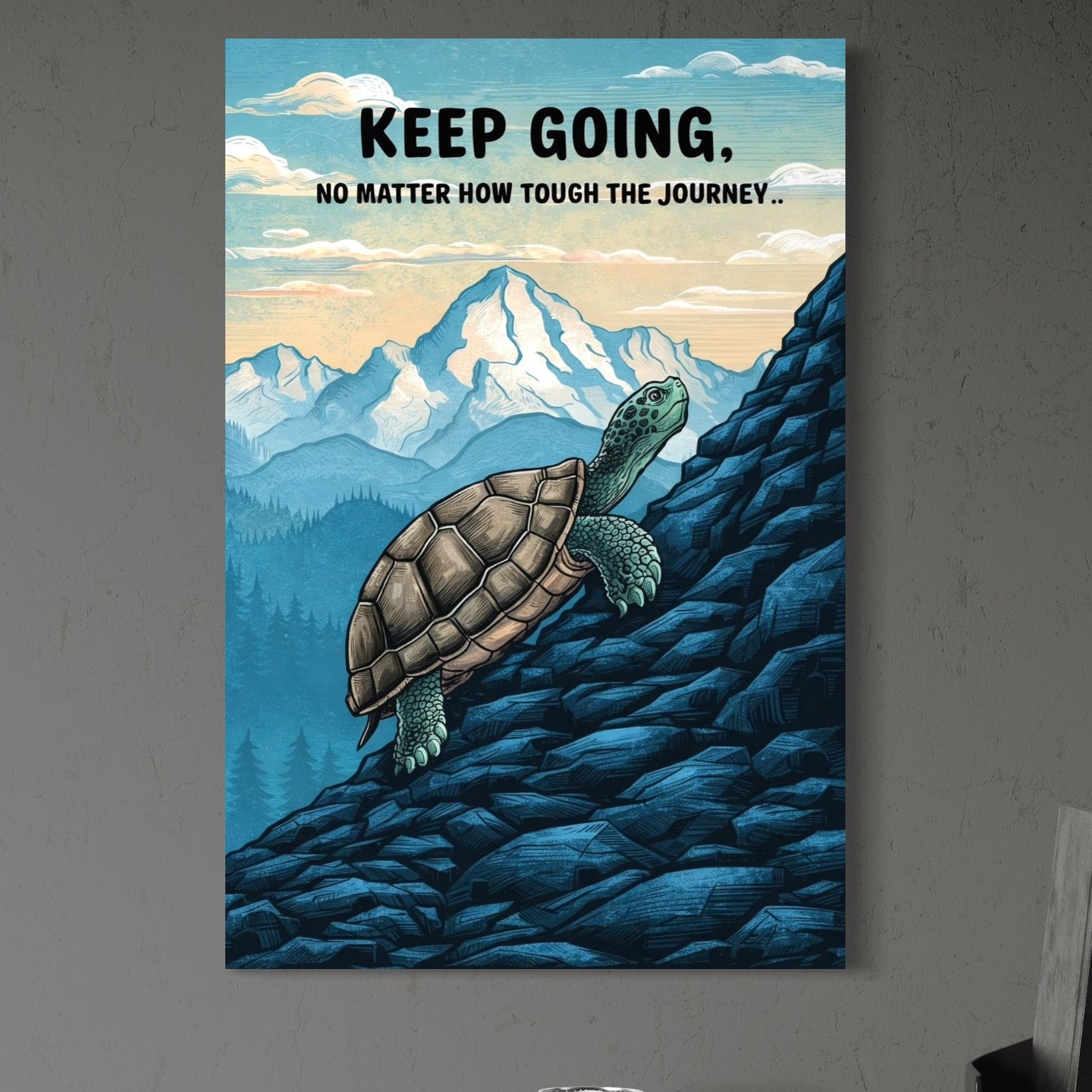 tablou canvas cu o testoasa in urcare pe pietre, pe fundal cu munti si mesaj motivational