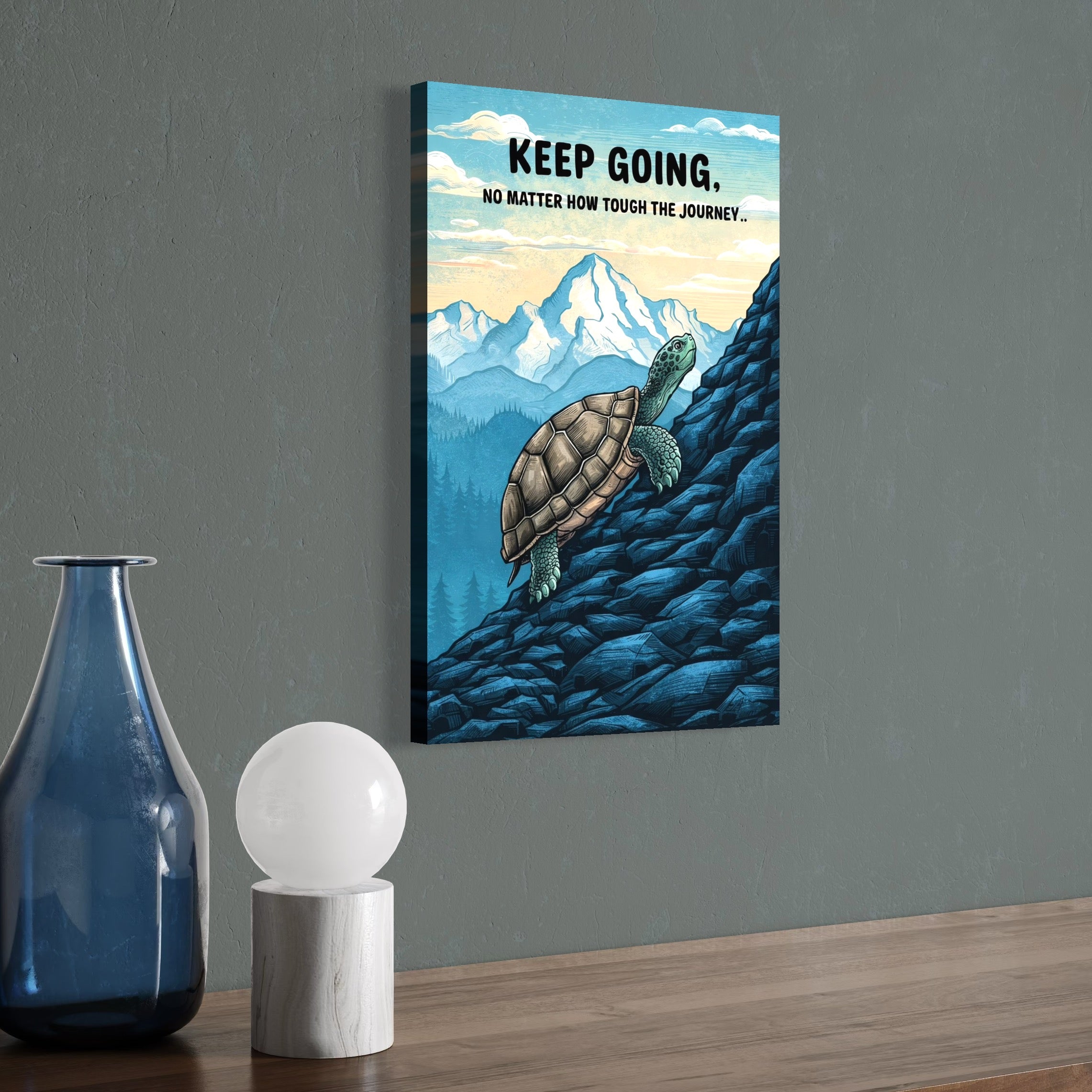 tablou canvas cu o testoasa in urcare pe pietre, pe fundal cu munti si mesaj motivational