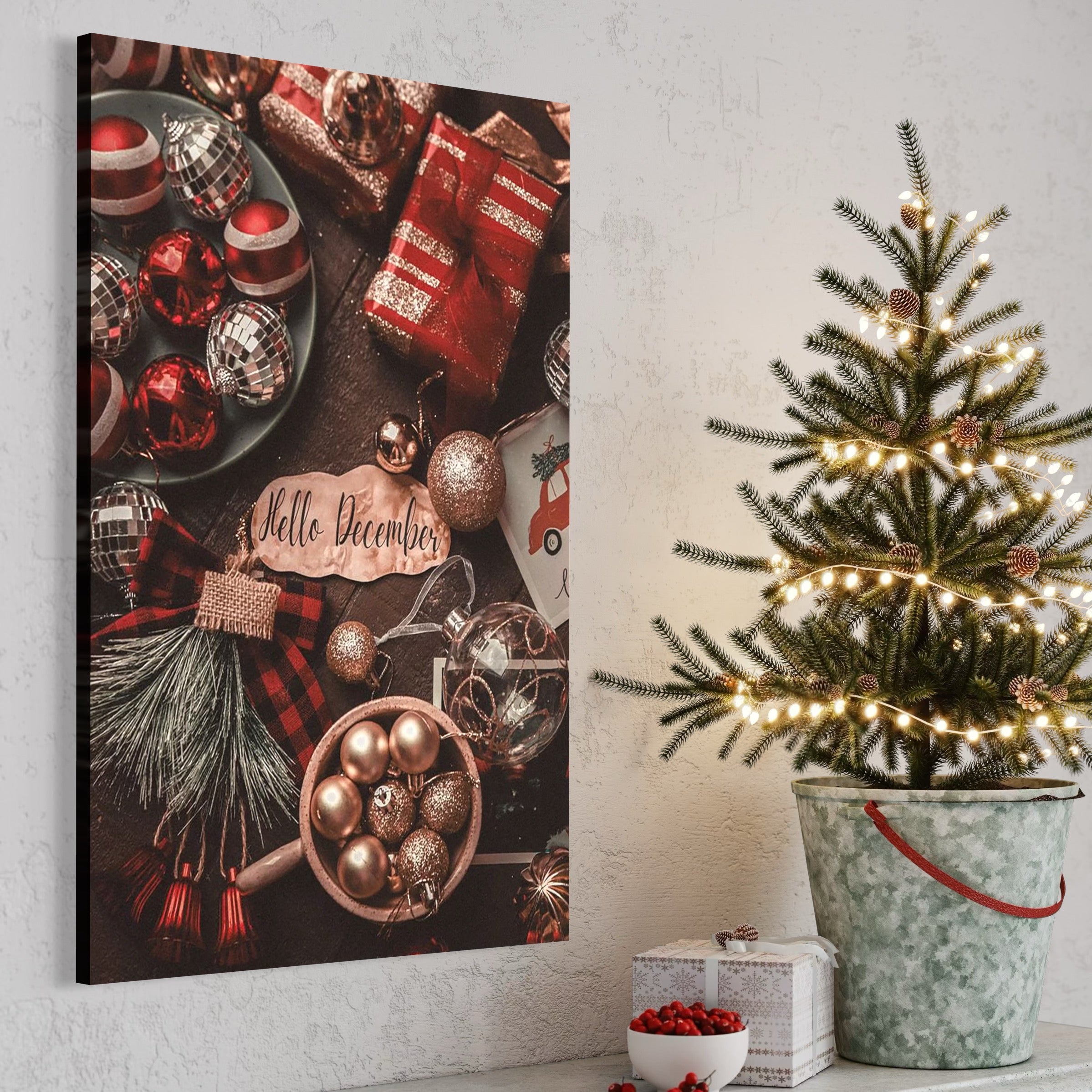 Tablou Canvas Premium, LuxCanva® D1121, Pregatiri Pentru Sarbatori, Decembrie, Magie, Luna, Anotimp, Iarna, Globuri, Cadouri, Panglici, Rosu, Auriu, Spirit, Festiv, Living, Dormitor