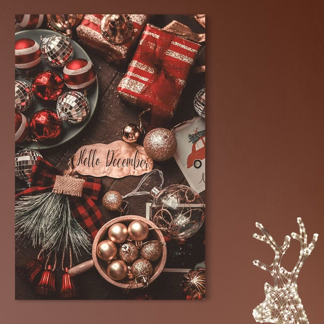 Tablou Canvas Premium, LuxCanva® D1121, Pregatiri Pentru Sarbatori, Decembrie, Magie, Luna, Anotimp, Iarna, Globuri, Cadouri, Panglici, Rosu, Auriu, Spirit, Festiv, Living, Dormitor