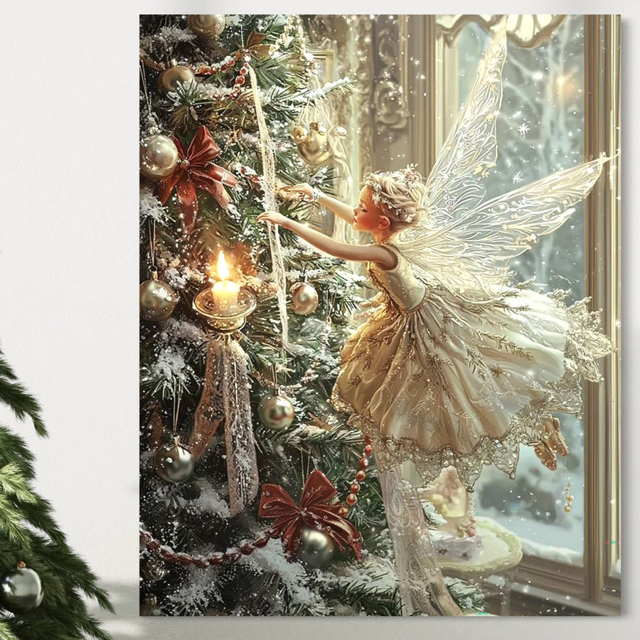 Aduceți o notă festivă și magică casei dvs. cu LuxCanva® Premium Canvas Print "Zana Craciunului" - o zână cu aripi strălucitoare și rochie aurie lângă un pom de Crăciun înzăpezit, perfectă pentru decorarea camerei de zi sau a dormitorului.