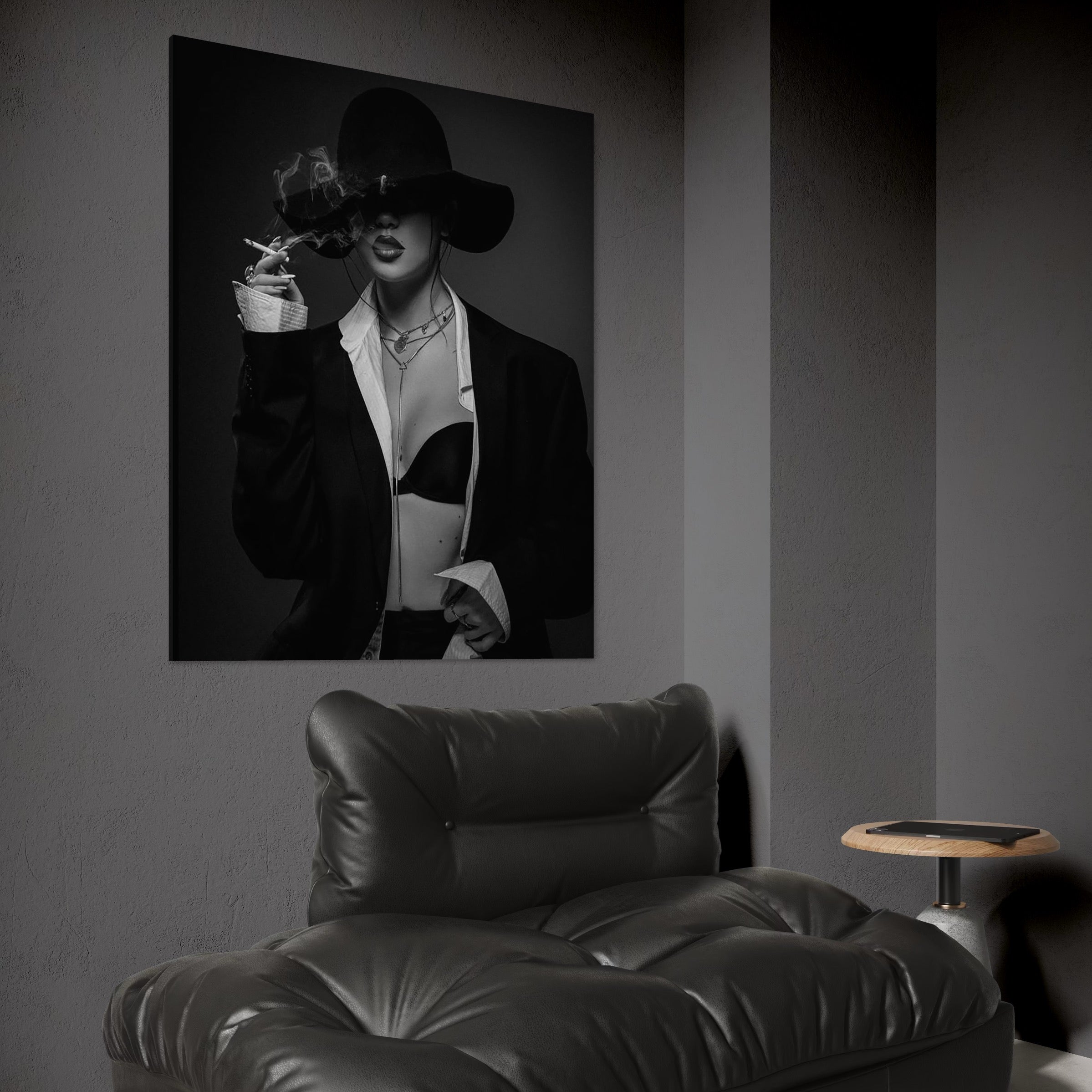 Tablou Canvas Premium, LuxCanva® P1001, Fumul Secretelor, Alb, Negru, Tigara, Fum, Senzual, Feminitate, Palarie, Seductie, Fashion, Editorial, Glamour, Atitudine, Sexy, Living, Dormitor