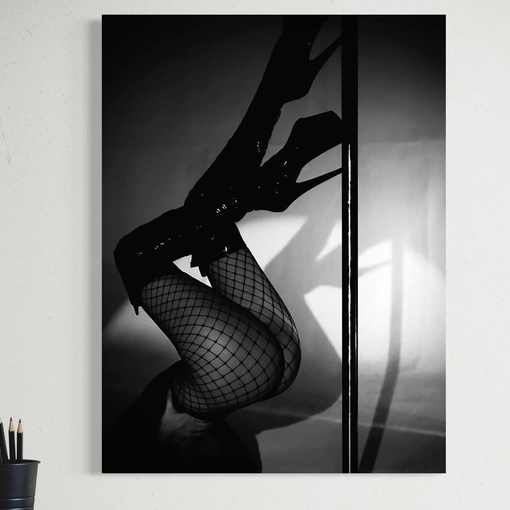 Tablou Canvas Premium, LuxCanva® P1004, Geometria Seductiei, Alb, Negru, Dres, Plasa, Dans, Artistic, Miscare, Pantofi, Platforme, Picioare, Senzualitate, Sexy, Living, Dormitor