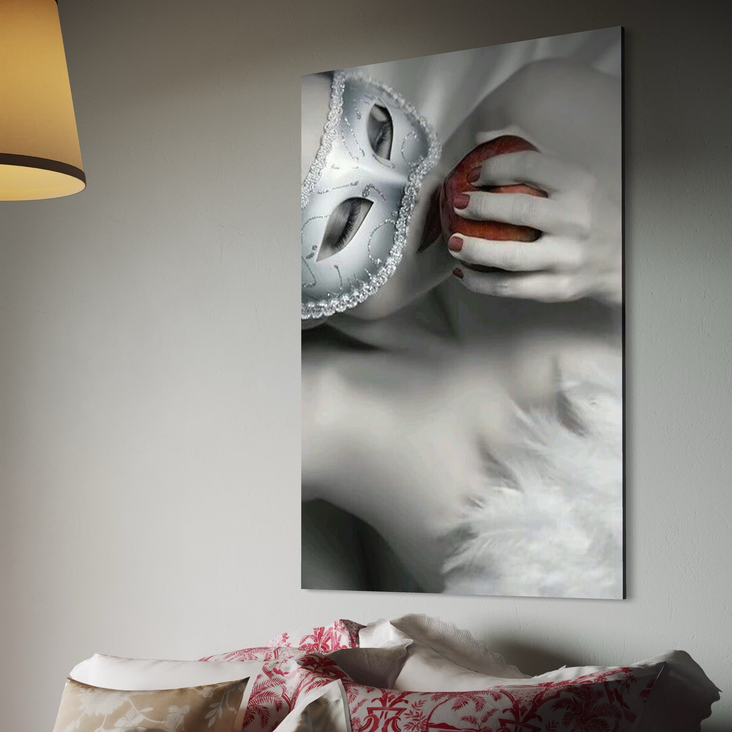 Tablou Canvas Premium, LuxCanva® P1038, Între Puritate și Păcat, Masca, Dantela, Alb, Mar, Rosu, Pacat, Inocenta, Dorinta, Privire, Fior, Tentatie, Fruct, Interzis, Living, Dormitor