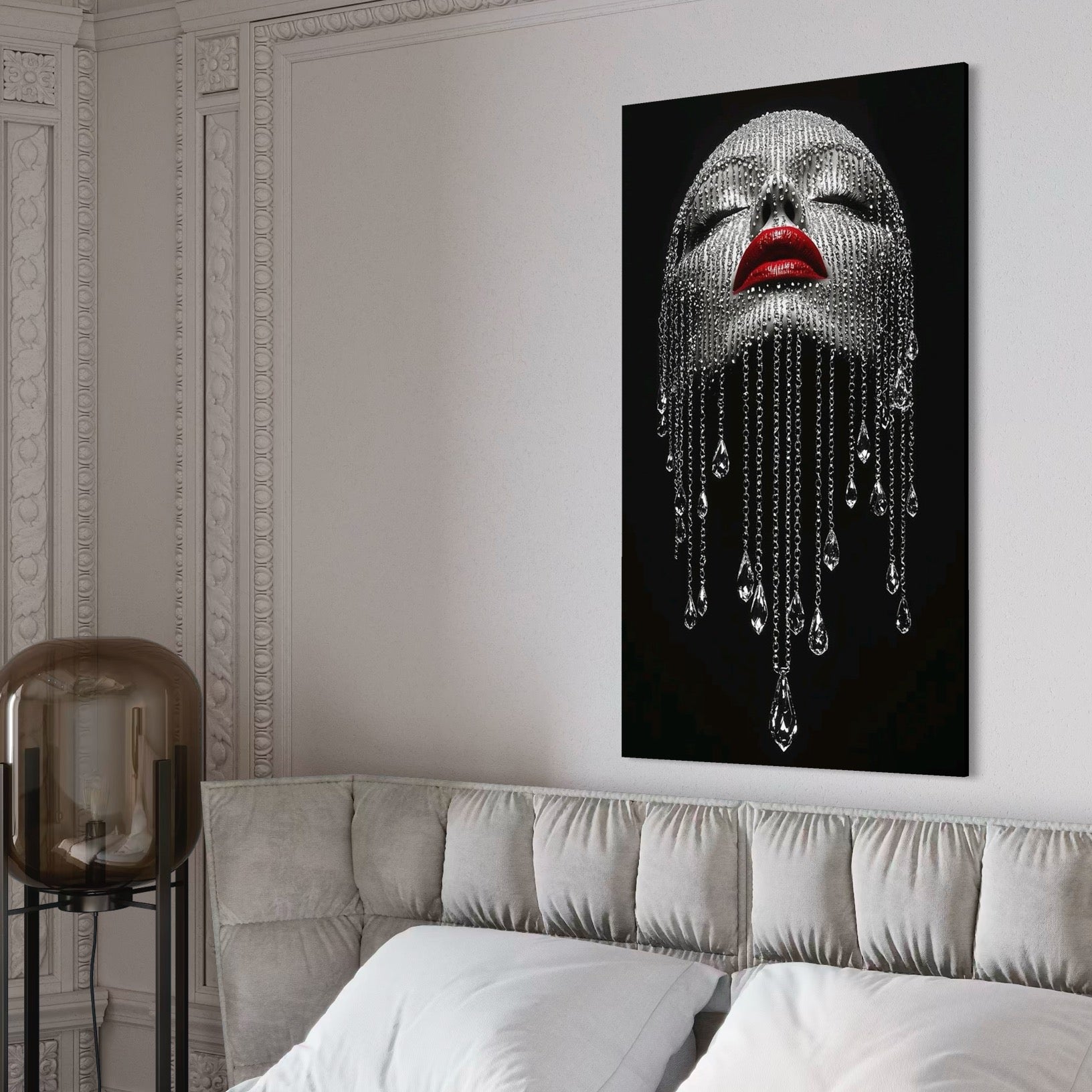 Tablou Canvas Premium, LuxCanva® P1041, Sub Ploaia de Diamante, Diamante, Ploaie, Regina, Cristal, Sclipire, Lanturi, Hipnotic, Sedinta, Fotomodel, Buze, Rosu, Living, Dormitor