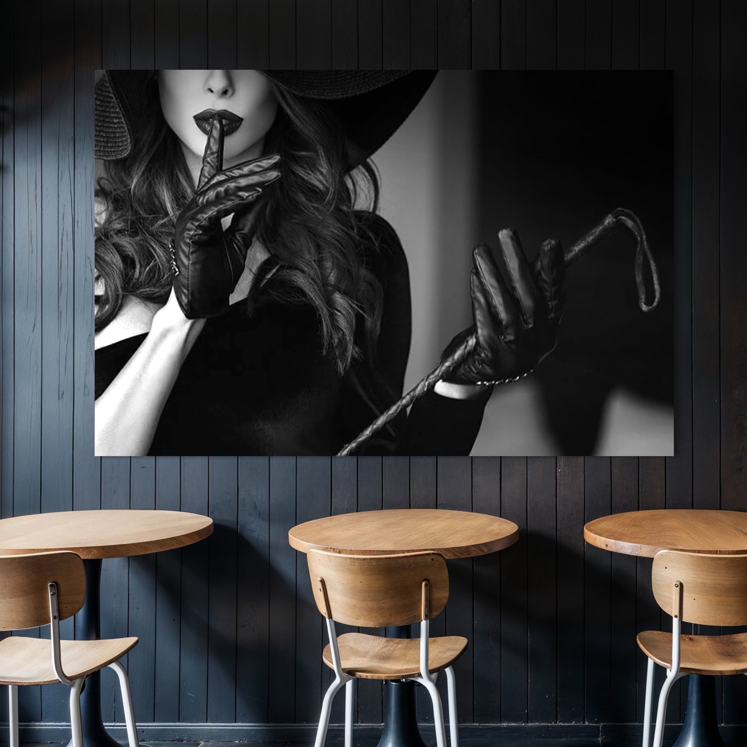 Tablou Canvas Premium, LuxCanva® P1047, Puterea din Mănuși, Autoritate, Manusi, Eleganta, Palarie, Putere, Feminina, Teatralitate, Senzualitate, Provocare, Sexy, Living, Dormitor