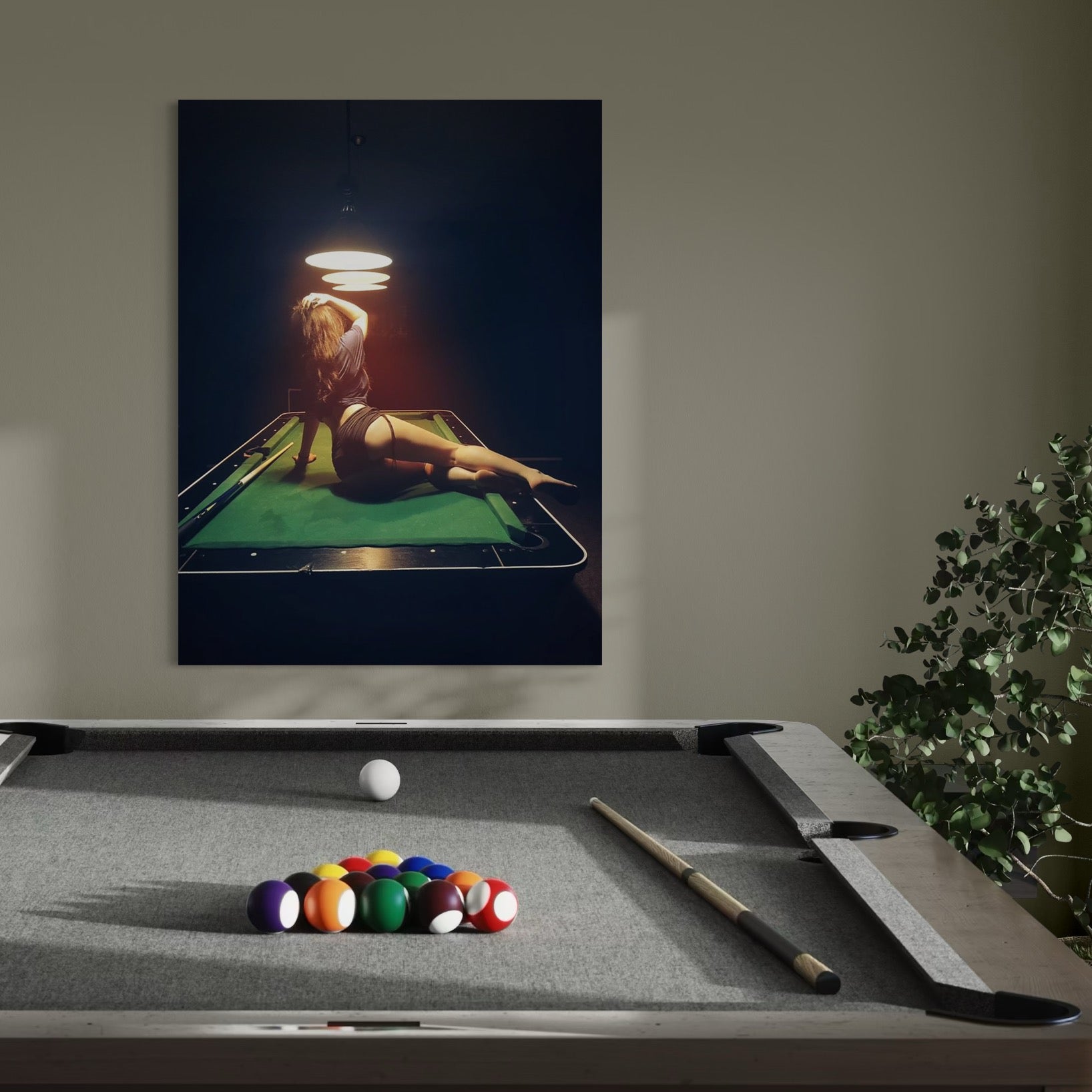Tablou Canvas Premium, LuxCanva® P1056, Taina Biliardului,  Joc, Sala, Noapte, Masa, Verde, Silueta, Atmosfera, Distractie, Senzualitate, Cinematic, Tac, Bile, Seara, Living, Dormitor