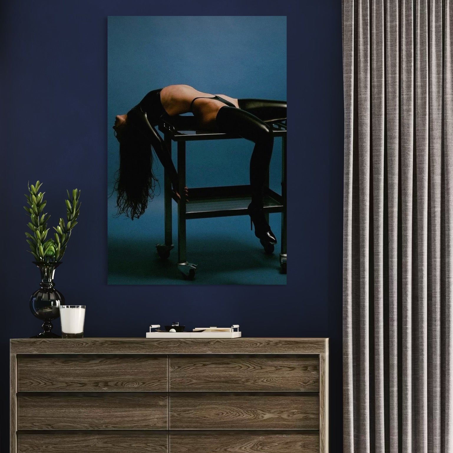 Tablou Canvas Premium, LuxCanva® P1057, Coregrafia Trupului, Gravitatie, Senzual, Lumina, Umbre, Corp, Iubire, Dezlantuire, Timiditate, Cizme, Albastru, Masa, Echilibru, Living, Dormitor