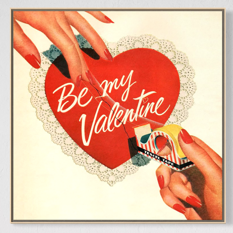 Tablou Canvas Premium LuxCanva® E1083 "Colajul Iubirii": ilustrație vintage cu două mâini și unghii roșii lipind o inimă cu mesajul Be my Valentine, ideal pentru living sau dormitor. Disponibil la LuxCanva® - Magazin tablouri canvas.