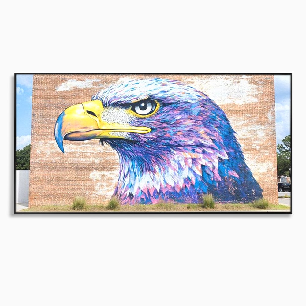 Tablou Canvas Premium, LuxCanva® M1088, Regele Cartierului, Uliu, Pasare, Zid, Caramida, Street Art, Oras, Cartier, Graffiti, Urban, Rebel, Culori Vibrante, Birou, Living, Camera Copil