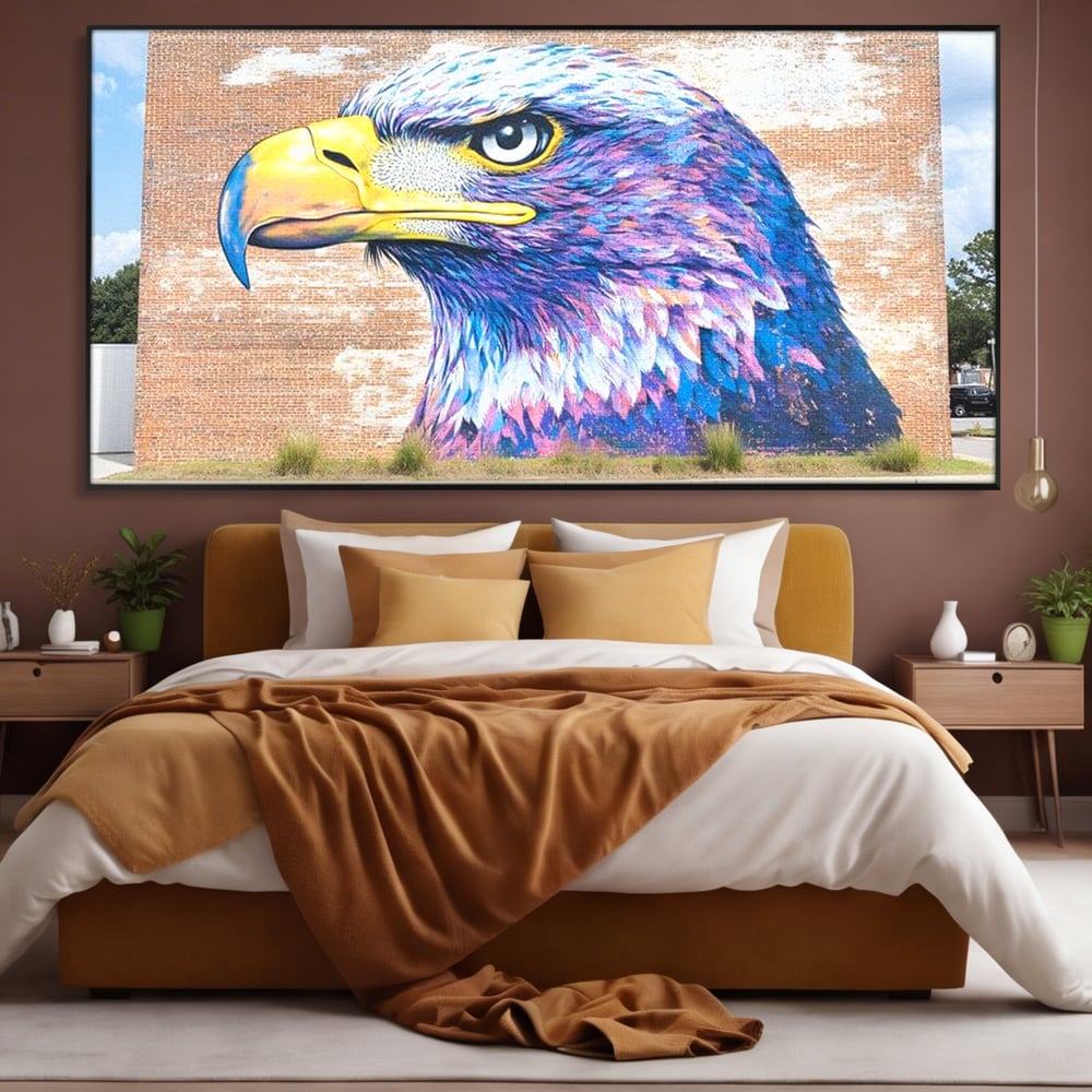 Tablou Canvas Premium, LuxCanva® M1088, Regele Cartierului, Uliu, Pasare, Zid, Caramida, Street Art, Oras, Cartier, Graffiti, Urban, Rebel, Culori Vibrante, Birou, Living, Camera Copil
