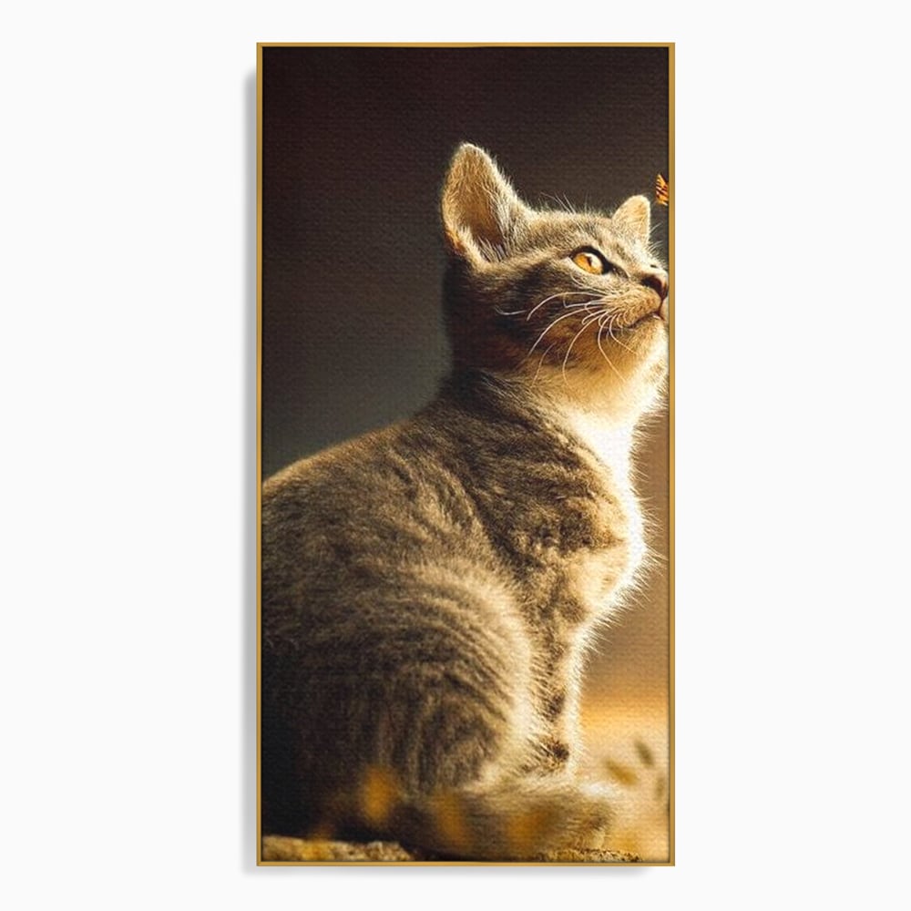 Tablou Canvas Premium, LuxCanva® M1172, Pisica si Fluturele, Fluture, Pisica, Prietenie, Natura, Felina, Gingas, Lumina, Copilarie, Pufos, Inocenta, Birou, Living, Camera Copil