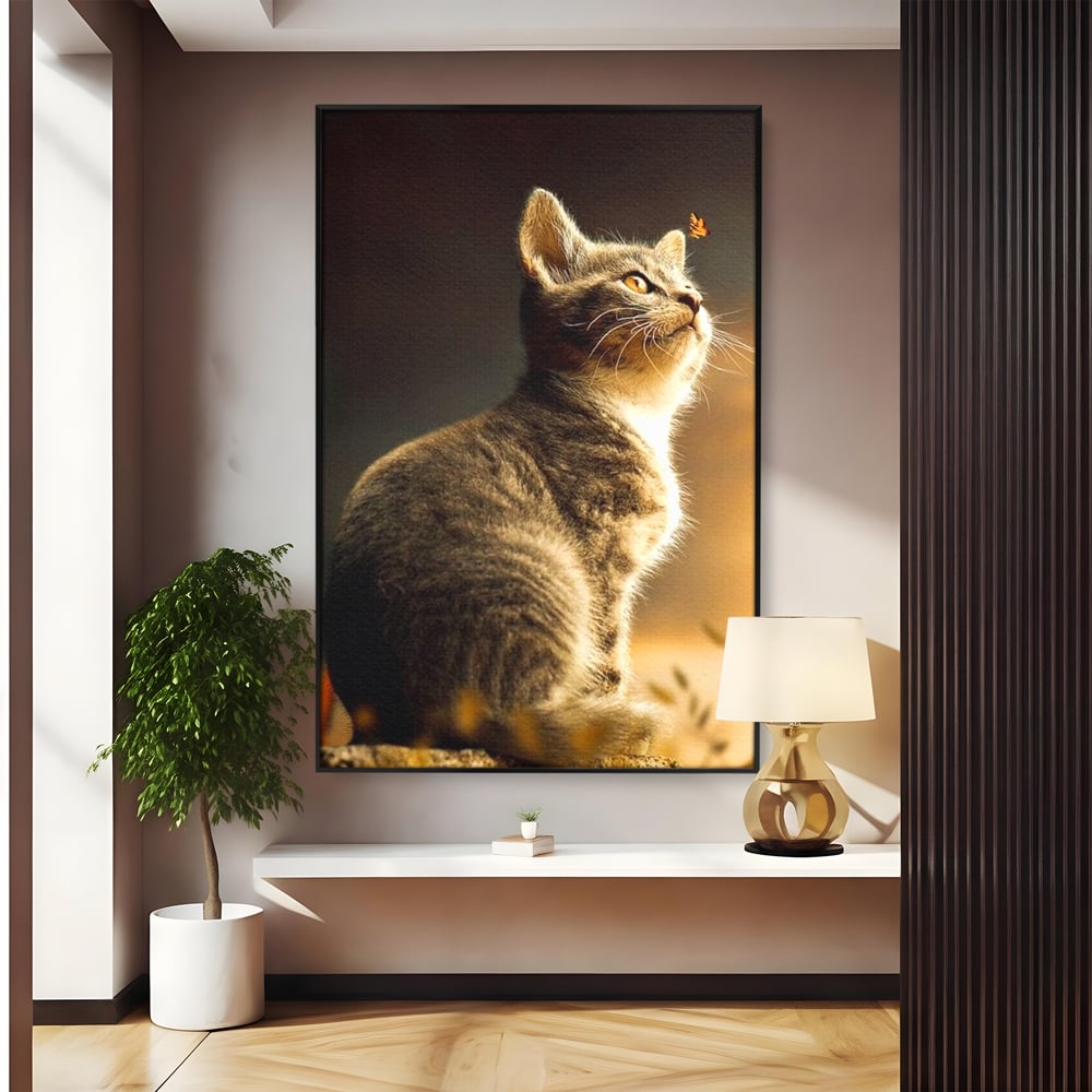 Tablou Canvas Premium, LuxCanva® M1172, Pisica si Fluturele, Fluture, Pisica, Prietenie, Natura, Felina, Gingas, Lumina, Copilarie, Pufos, Inocenta, Birou, Living, Camera Copil