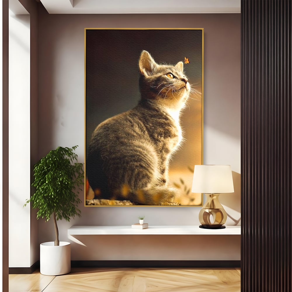 Tablou Canvas Premium, LuxCanva® M1172, Pisica si Fluturele, Fluture, Pisica, Prietenie, Natura, Felina, Gingas, Lumina, Copilarie, Pufos, Inocenta, Birou, Living, Camera Copil