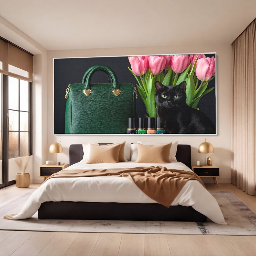 Tablou Canvas Premium, LuxCanva® M1205, Felina in Vitrina, Pisica, Poseta, Flori, Lalele, Buchet, Felina, Lux, Fashion, Beauty, Feminin, Accesorii, Glam, Birou, Living, Camera Copil