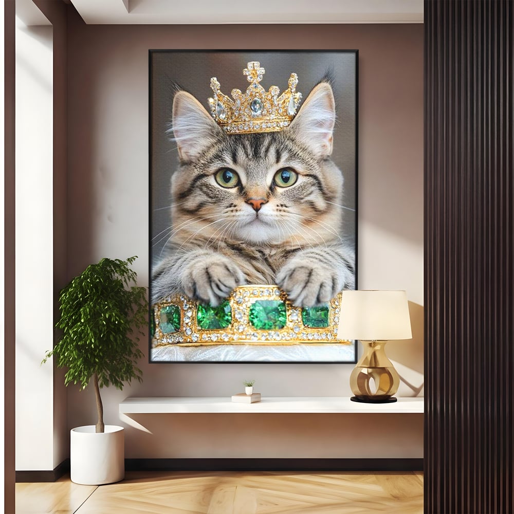 Tablou Canvas Premium, LuxCanva® M1227, Regele Smarald, Motan, Blanita, Coroana, Rege, Bijuterie, Diamante, Regat, Smarald, Nobil, Pufos, Portret, Birou, Living, Camera Copil