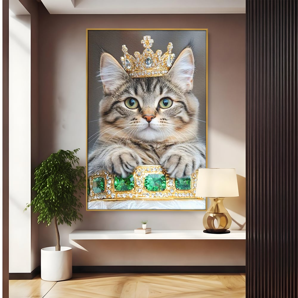 Tablou Canvas Premium, LuxCanva® M1227, Regele Smarald, Motan, Blanita, Coroana, Rege, Bijuterie, Diamante, Regat, Smarald, Nobil, Pufos, Portret, Birou, Living, Camera Copil