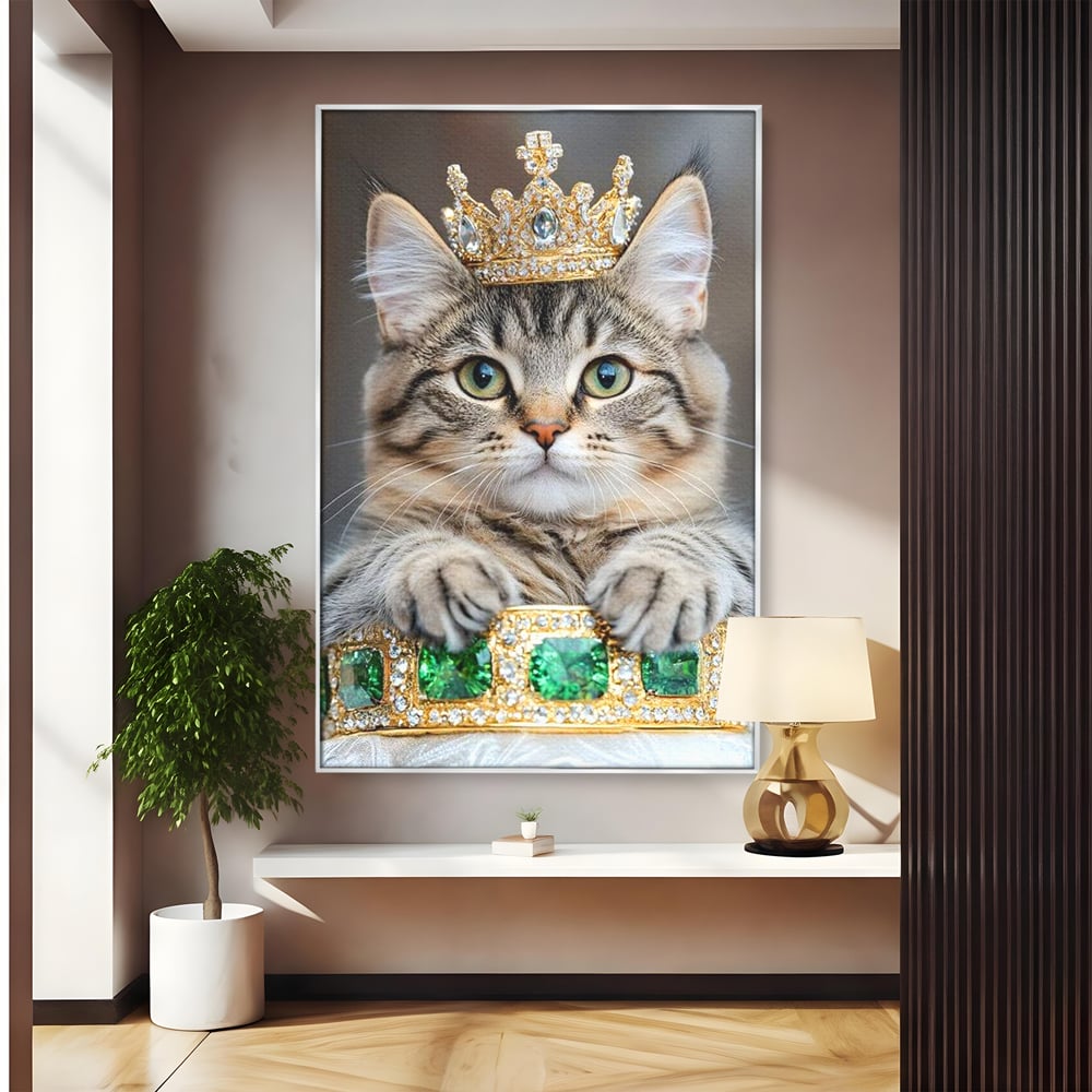 Tablou Canvas Premium, LuxCanva® M1227, Regele Smarald, Motan, Blanita, Coroana, Rege, Bijuterie, Diamante, Regat, Smarald, Nobil, Pufos, Portret, Birou, Living, Camera Copil
