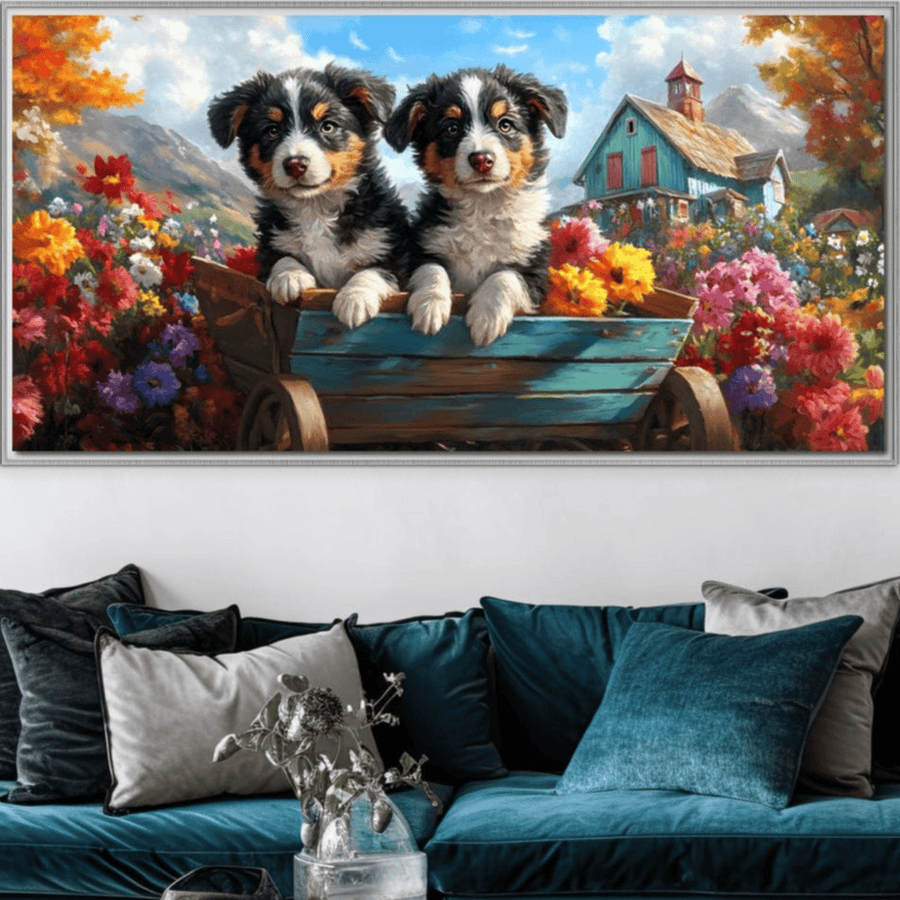 Deasupra canapelei albastre, tabloul LuxCanva® Tablou Canvas Premium M1263, "Paradisul Cateilor", prezintă cățeluși jucăuși într-o grădină rustică cu flori de primăvară colorate și o fermă, adăugând armonie sufrageriei sau spațiului copilului dumneavoastră.