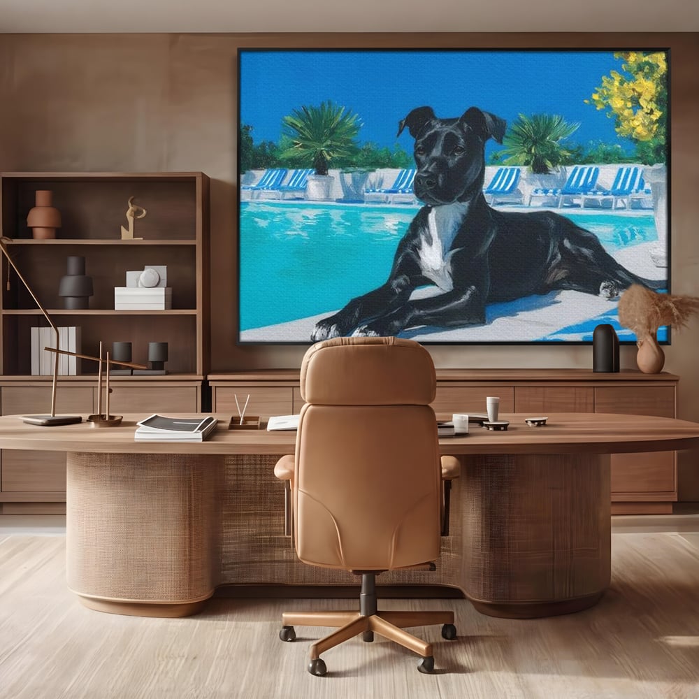 Tablou Canvas Premium, LuxCanva® M1290, Un Prieten la Piscina, Vacanta, Piscina, Relaxare, Tropical, Pictura, Vara, Soare, Caine, Plante, Sezlong, Birou, Living, Camera Copil