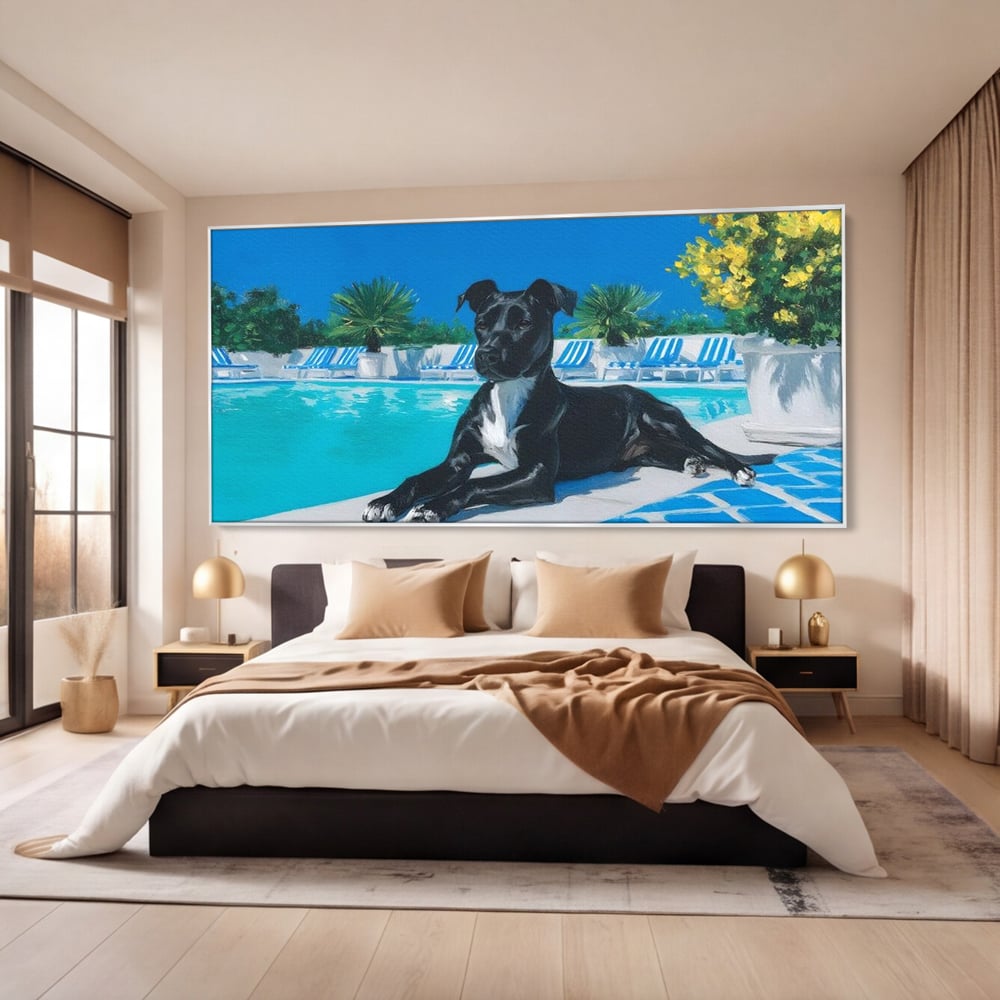 Tablou Canvas Premium, LuxCanva® M1290, Un Prieten la Piscina, Vacanta, Piscina, Relaxare, Tropical, Pictura, Vara, Soare, Caine, Plante, Sezlong, Birou, Living, Camera Copil