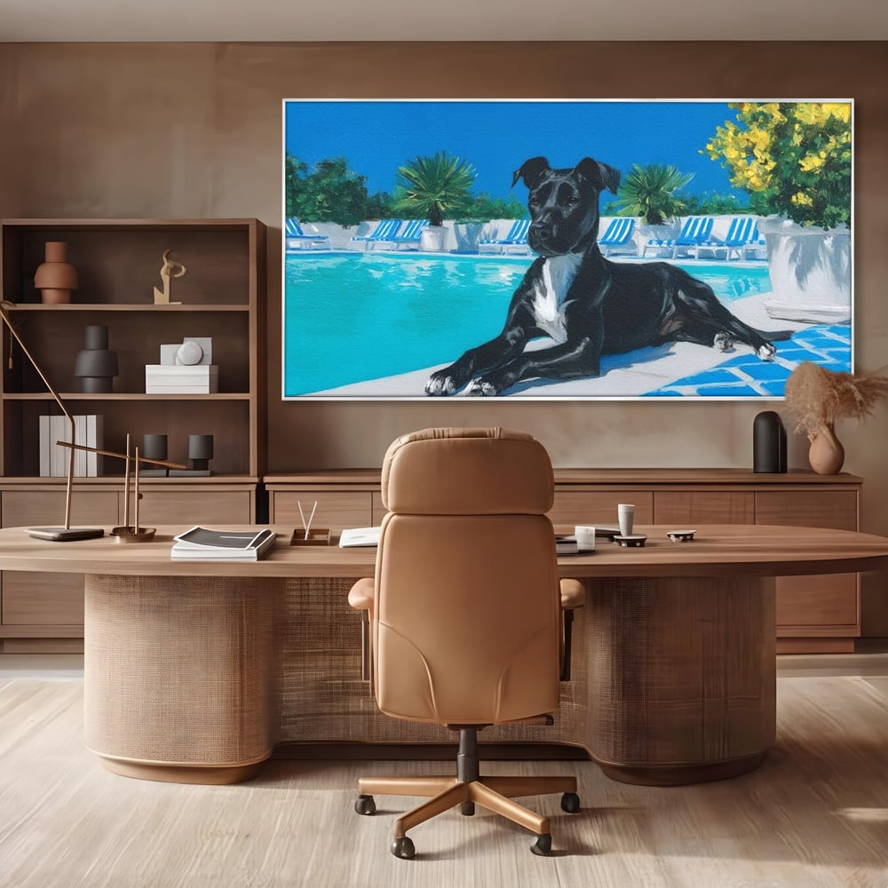 Tablou Canvas Premium, LuxCanva® M1290, Un Prieten la Piscina, Vacanta, Piscina, Relaxare, Tropical, Pictura, Vara, Soare, Caine, Plante, Sezlong, Birou, Living, Camera Copil