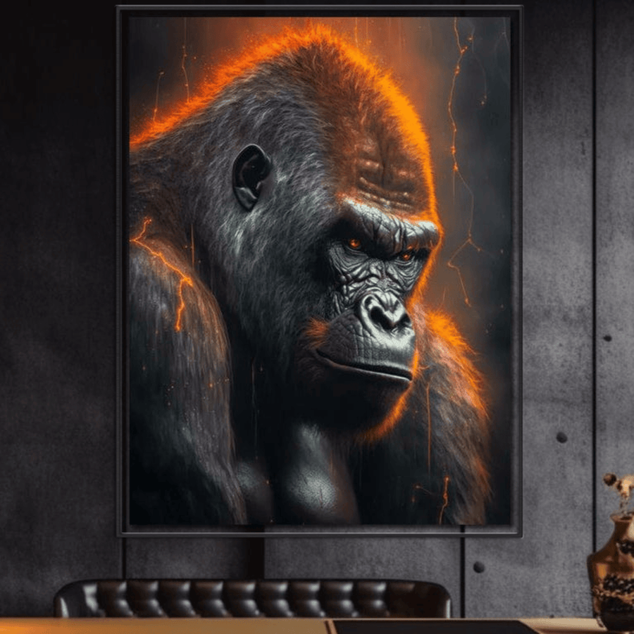 Tablou Canvas Premium M1332 de la LuxCanva®, cu o gorilă puternică în tonuri de portocaliu și roșu aprins, adaugă artă modernă și mister peretelui tău - perfect pentru birou, camera de zi sau spațiul copiilor.