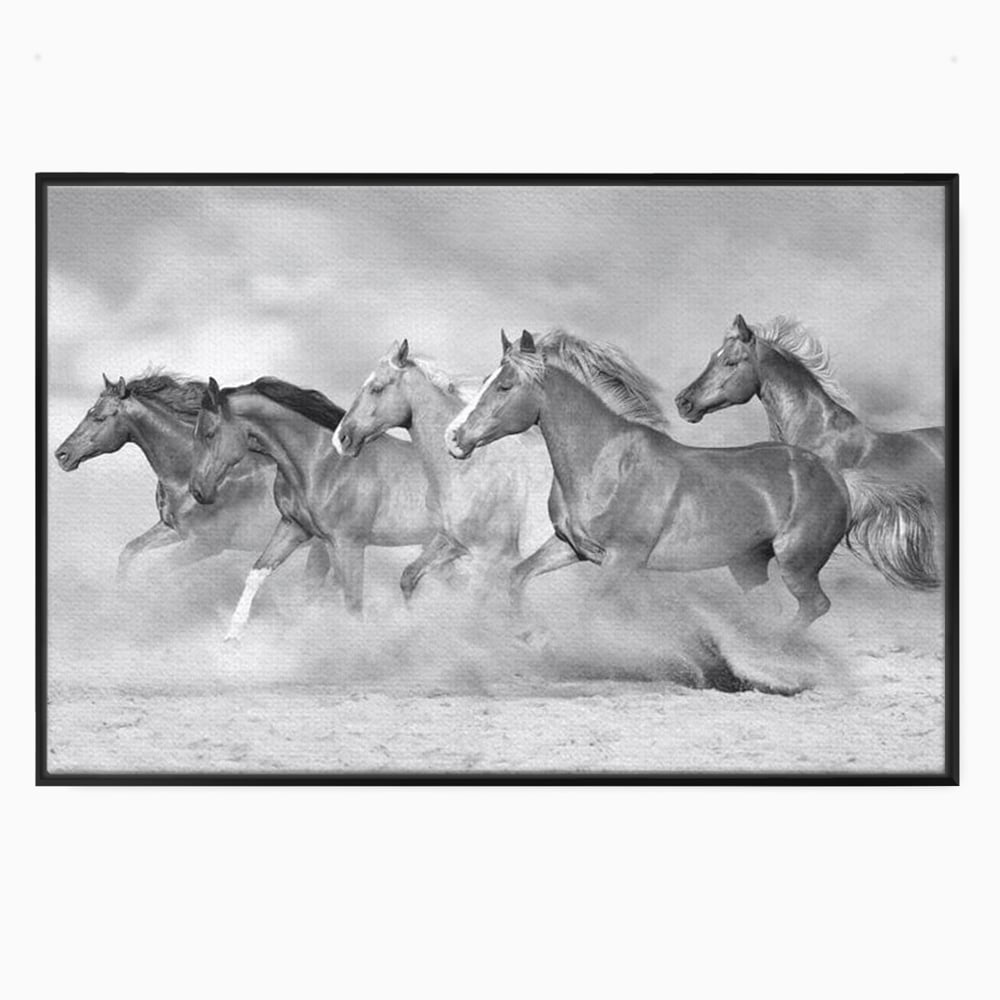 Tablou Canvas Premium, LuxCanva® M1348, Chemarea Instinctului, Alb si Negru, Libertate, Cai, Galop, Viteza, Praf, Grup, Miscare, Animal, Salbaticie, Birou, Living, Camera Copil