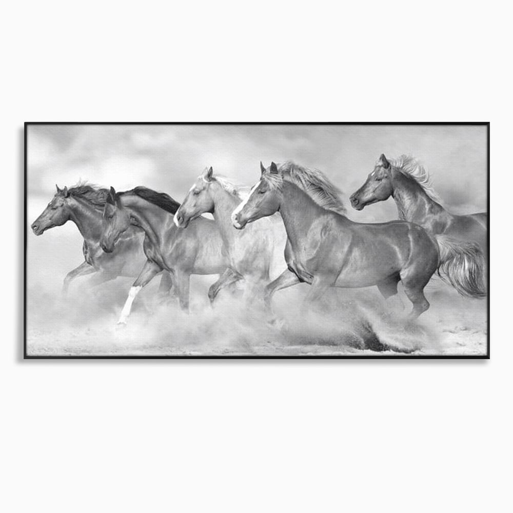 Tablou Canvas Premium, LuxCanva® M1348, Chemarea Instinctului, Alb si Negru, Libertate, Cai, Galop, Viteza, Praf, Grup, Miscare, Animal, Salbaticie, Birou, Living, Camera Copil