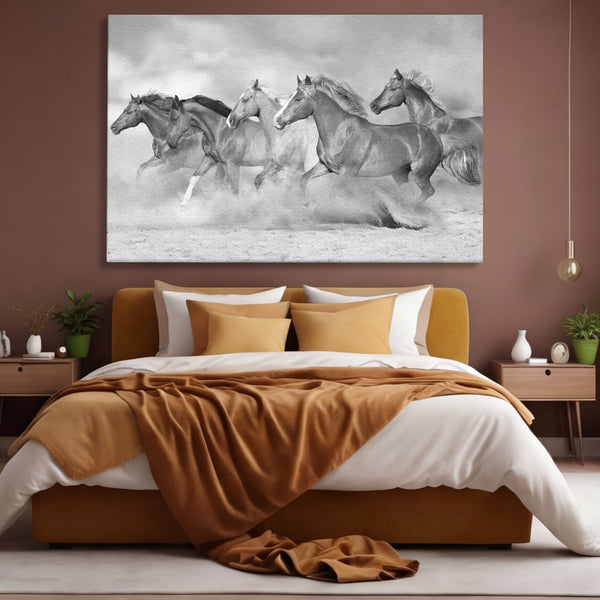 Tablou Canvas Premium, LuxCanva® M1348, Chemarea Instinctului, Alb si Negru, Libertate, Cai, Galop, Viteza, Praf, Grup, Miscare, Animal, Salbaticie, Birou, Living, Camera Copil
