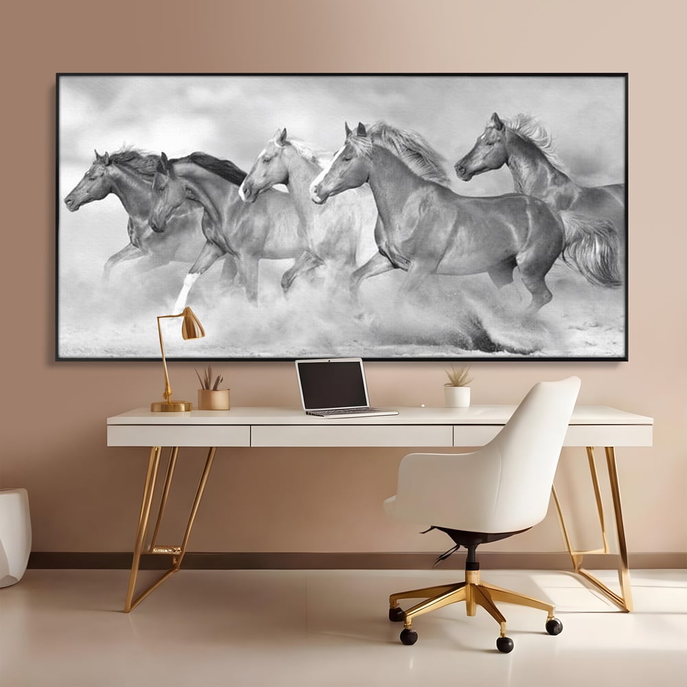Tablou Canvas Premium, LuxCanva® M1348, Chemarea Instinctului, Alb si Negru, Libertate, Cai, Galop, Viteza, Praf, Grup, Miscare, Animal, Salbaticie, Birou, Living, Camera Copil