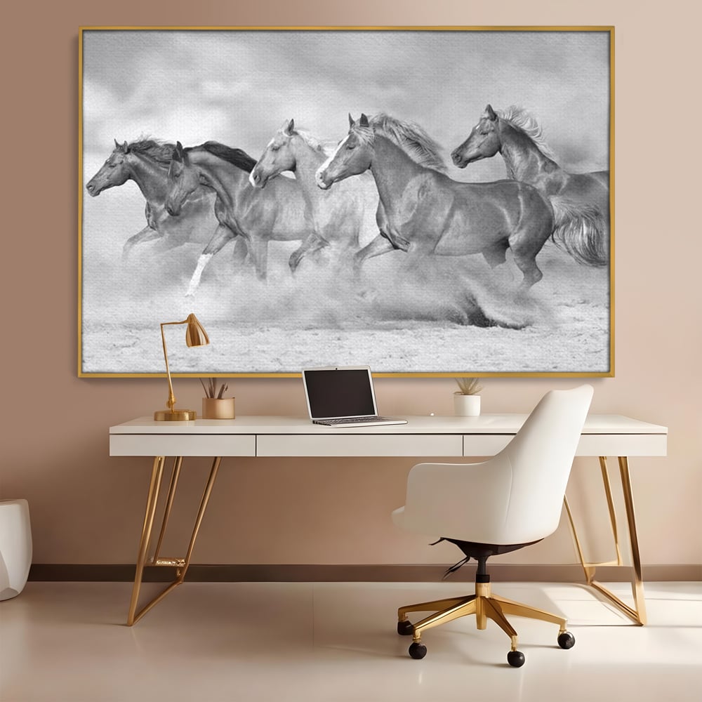 Tablou Canvas Premium, LuxCanva® M1348, Chemarea Instinctului, Alb si Negru, Libertate, Cai, Galop, Viteza, Praf, Grup, Miscare, Animal, Salbaticie, Birou, Living, Camera Copil