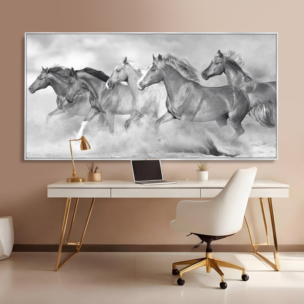 Tablou Canvas Premium, LuxCanva® M1348, Chemarea Instinctului, Alb si Negru, Libertate, Cai, Galop, Viteza, Praf, Grup, Miscare, Animal, Salbaticie, Birou, Living, Camera Copil