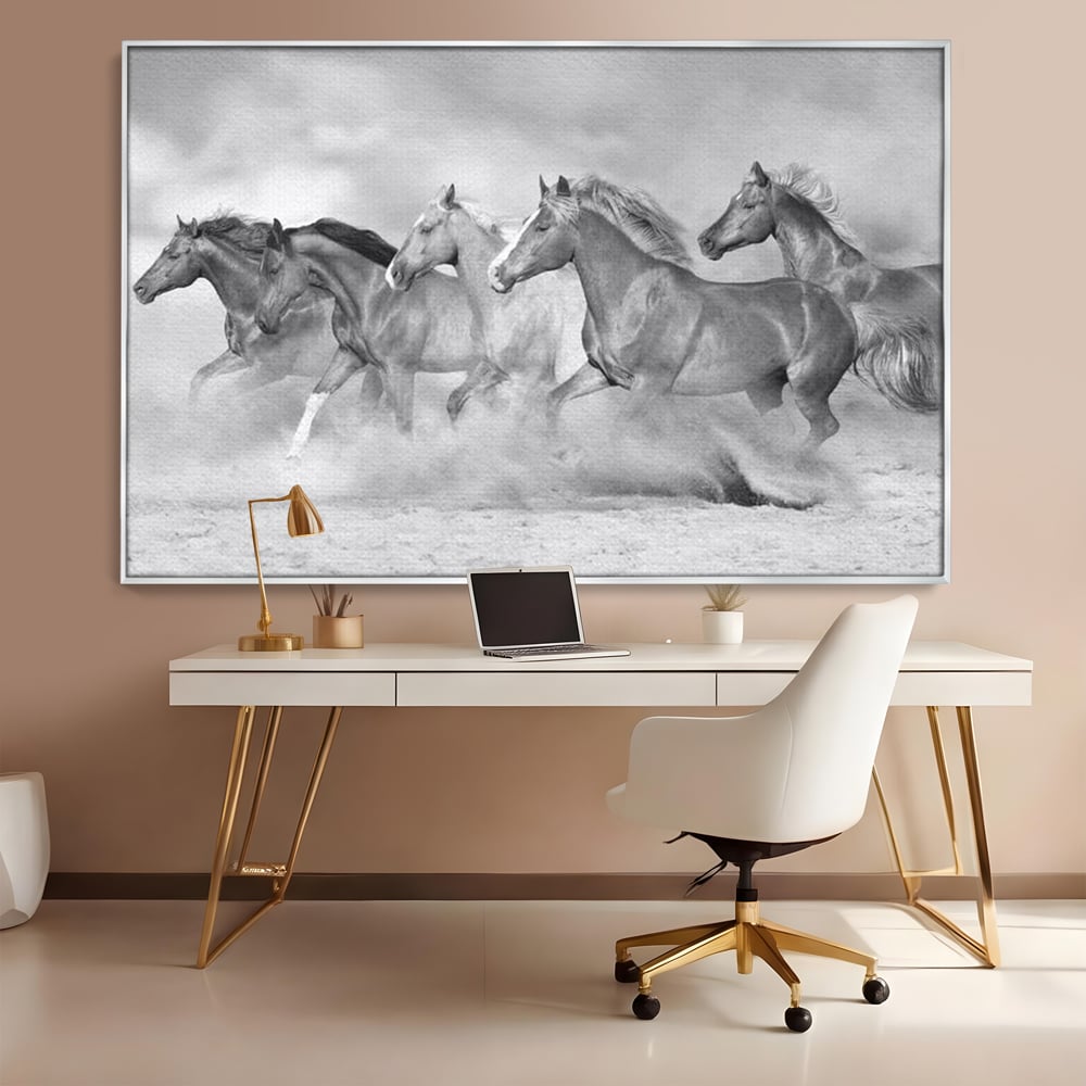 Tablou Canvas Premium, LuxCanva® M1348, Chemarea Instinctului, Alb si Negru, Libertate, Cai, Galop, Viteza, Praf, Grup, Miscare, Animal, Salbaticie, Birou, Living, Camera Copil
