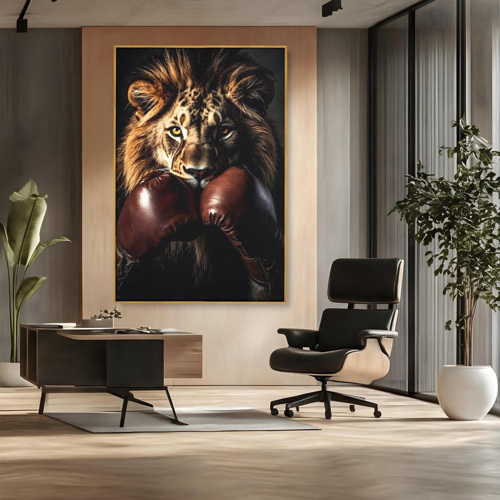 Tablou Canvas Premium, LuxCanva® M1361, Campionul Junglei, Leu, Box, Manusi, Ring, Sport, Trofeu, Forta, Victorie, Curaj, Rege, Adversar, Birou, Living, Camera Copil