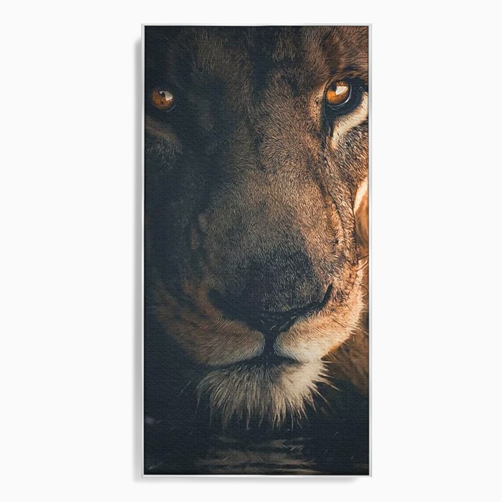 Tablou Canvas Premium, LuxCanva® M1365, Putere Ascunsa, Privire, Mister, Destin, Dominare, Forta, Leu, Stapan, Glorios, Maret, Nobil, Apa, Birou, Living, Camera Copil