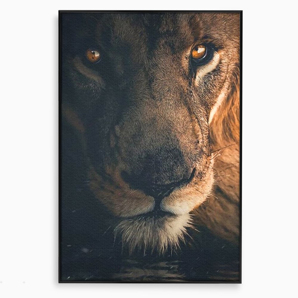 Tablou Canvas Premium, LuxCanva® M1365, Putere Ascunsa, Privire, Mister, Destin, Dominare, Forta, Leu, Stapan, Glorios, Maret, Nobil, Apa, Birou, Living, Camera Copil