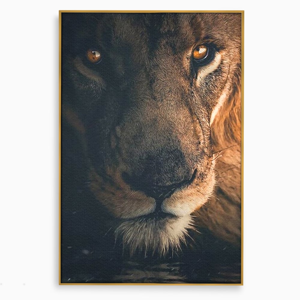 Tablou Canvas Premium, LuxCanva® M1365, Putere Ascunsa, Privire, Mister, Destin, Dominare, Forta, Leu, Stapan, Glorios, Maret, Nobil, Apa, Birou, Living, Camera Copil