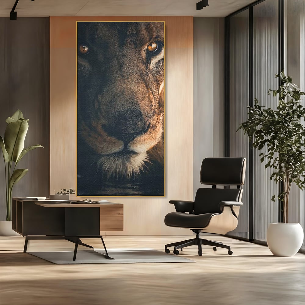 Tablou Canvas Premium, LuxCanva® M1365, Putere Ascunsa, Privire, Mister, Destin, Dominare, Forta, Leu, Stapan, Glorios, Maret, Nobil, Apa, Birou, Living, Camera Copil