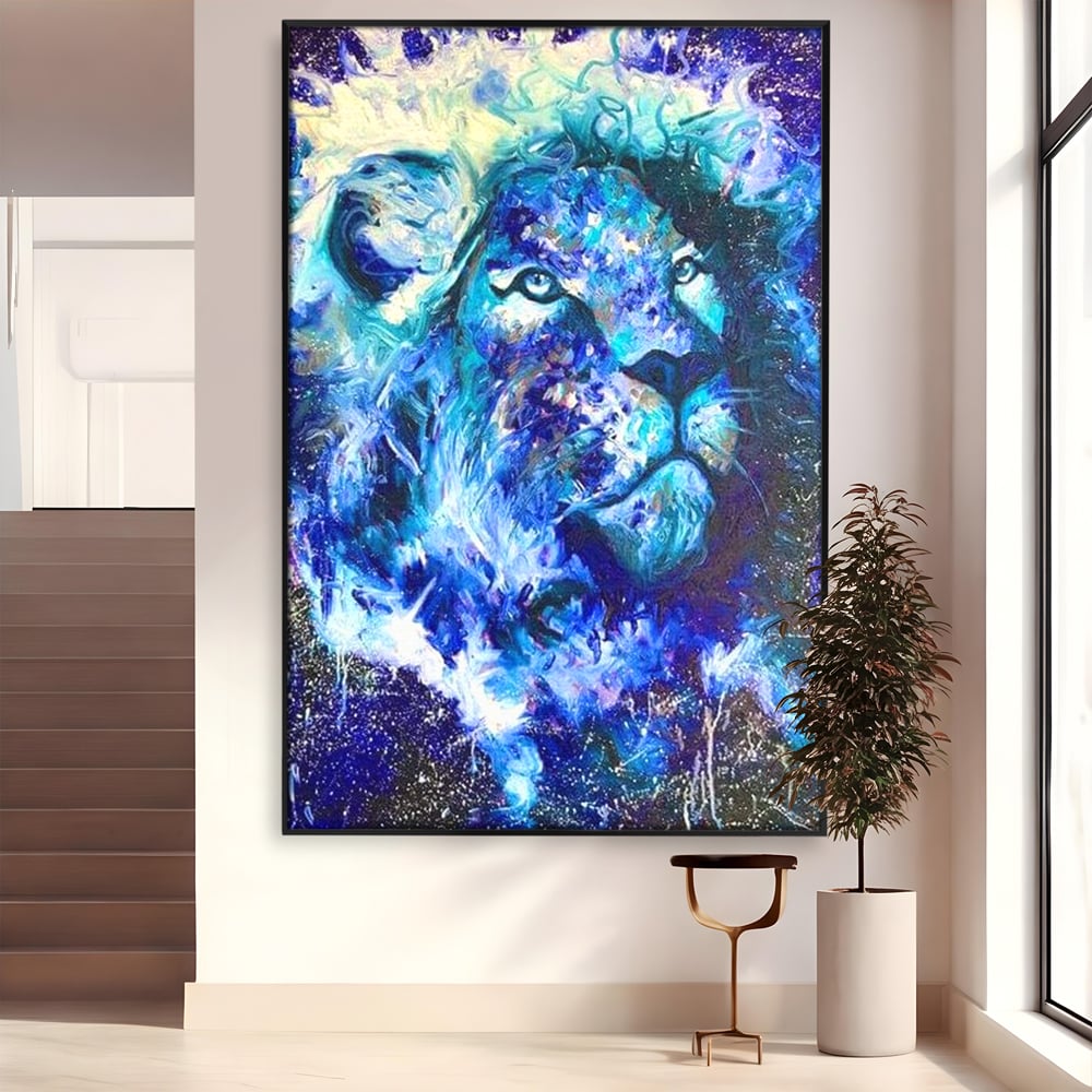 Leinwand Wandkunst Canvas Premium, LuxCanva® M1372, Kosmisches Leuchten, Universum, Sterne, Blau, Löwe, Tier, Kraft, Licht, Aurora, Mysterium, Energie, Abstrakte Kunst, Büro, Wohnen, Kinderzimmer