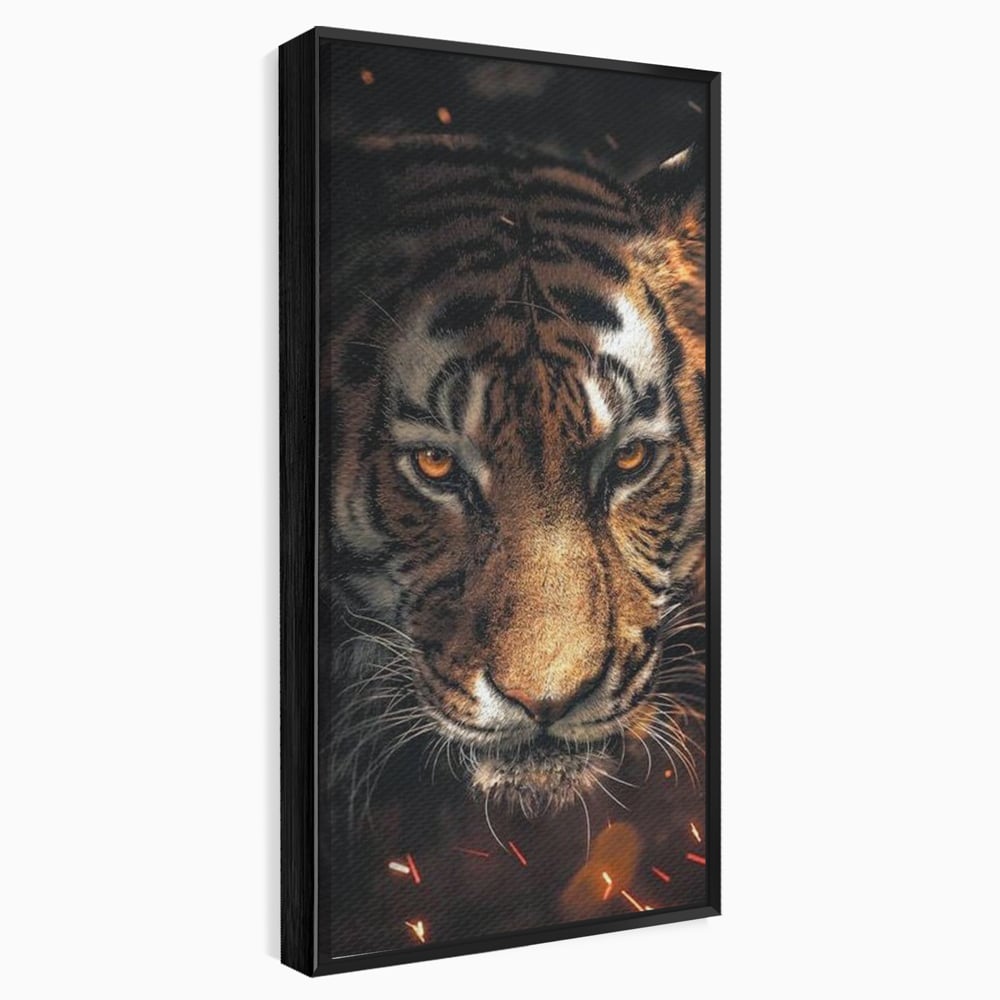 Tablou Canvas Premium, LuxCanva® M1440, Printre Scantei si Umbre, Tigru, Ochi, Privire, Foc, Felina, Fiara, Salbatic, Furios, Forta, Scanteie, Intuneric, Birou, Living, Camera Copil