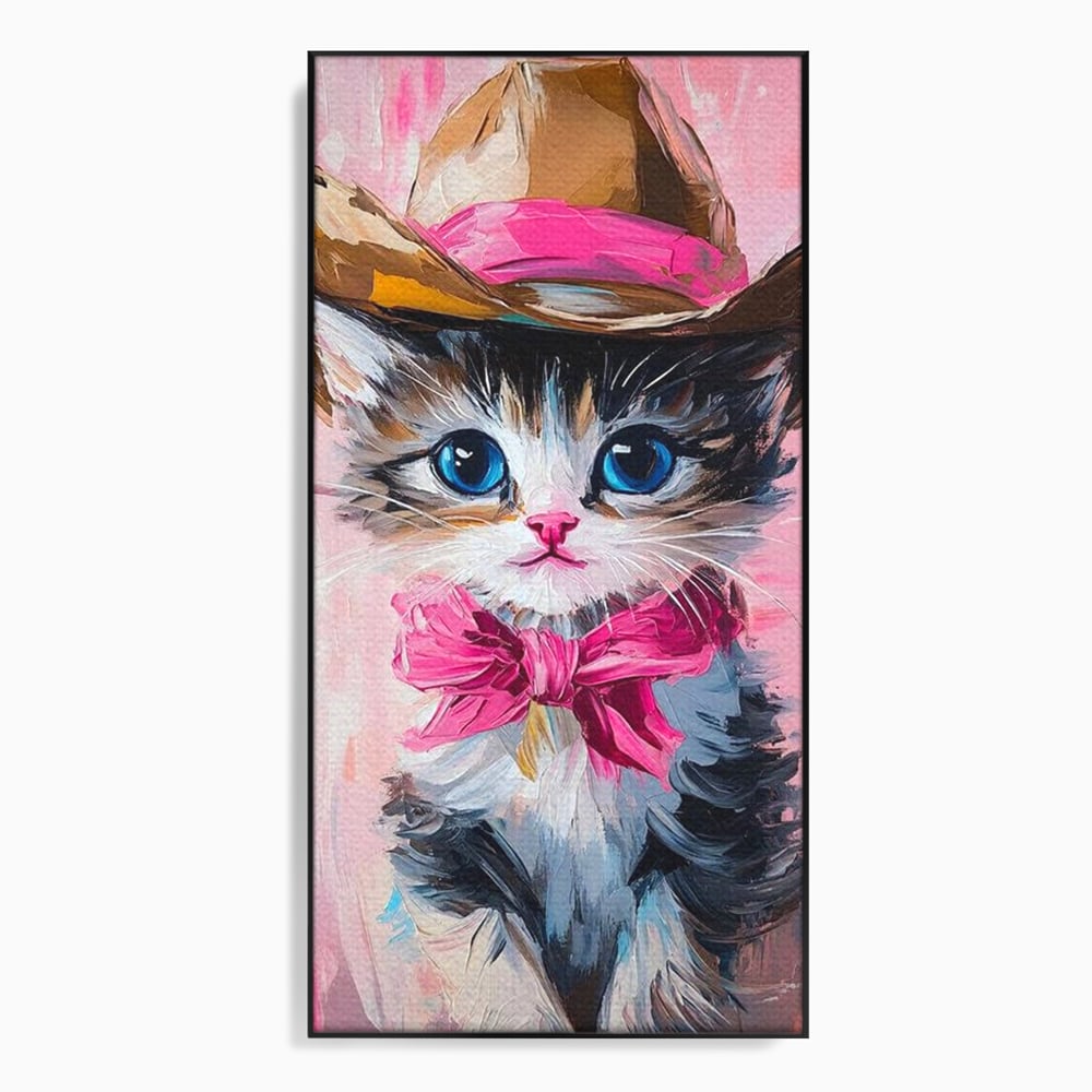 Tablou Canvas Premium, LuxCanva® M1496, Serif Pisicuta la Datorie, Cowboy, Pisica, Adorabil, Aventura, Roz, Fundita, Palarie, Copilarie, Dormitor, Birou, Living, Camera Copil