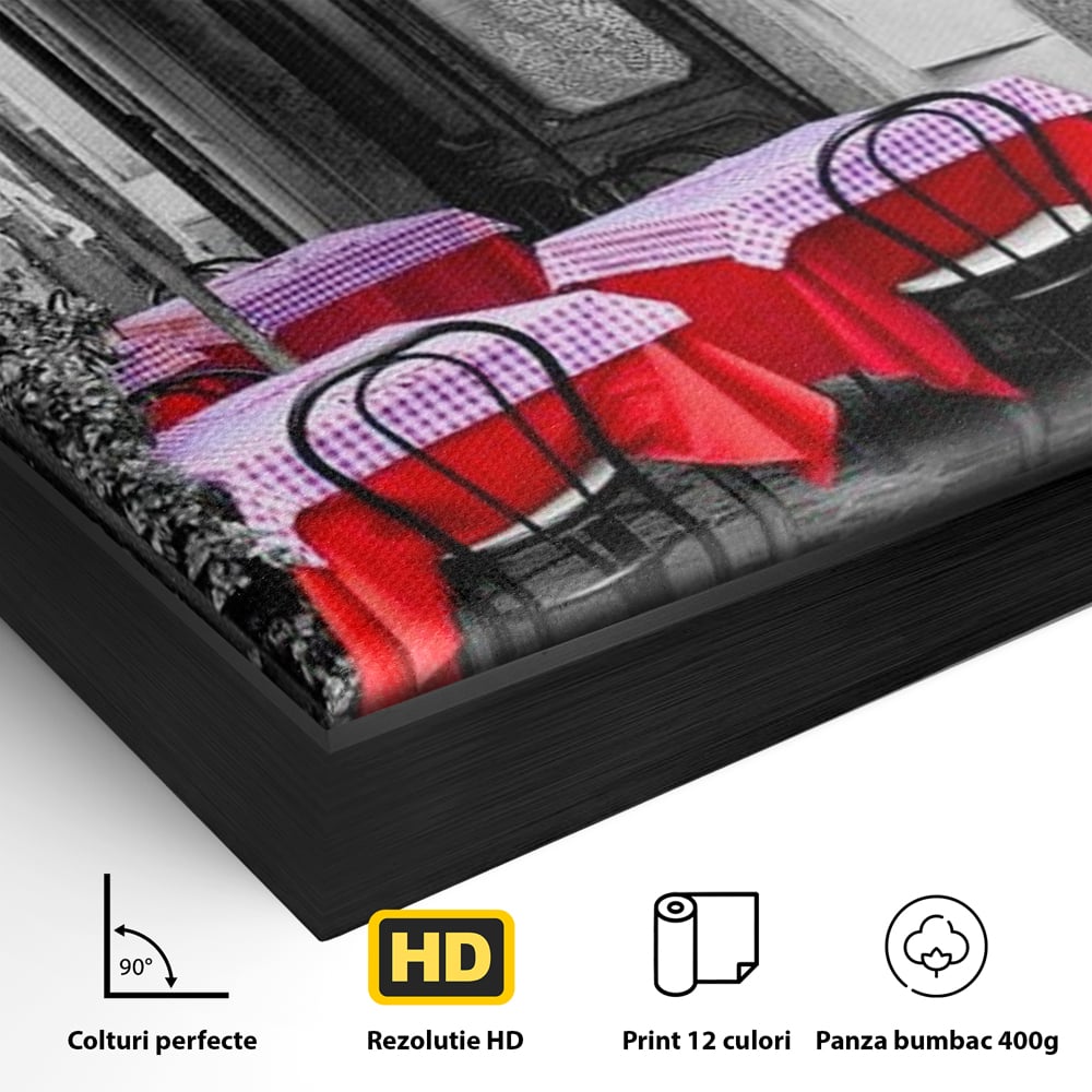 Tablou Canvas Premium, LuxCanva® N1026, Terasa cu Amintiri, Cafenea, Oras, Urban, Intalnire, Alb si Negru, Rosu, Vintage, Strada, Cozy, Mese, Pub, Lounge, Bar, Restaurant, Bucatarie