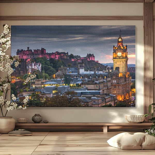 Tablou Canvas Premium, LuxCanva® O1035, Castelul din Edinburgh, Europa, Poveste, Oras, Amurg, Cetate, Legenda, Ceas, Timpuri, Ziduri, Deal, Piatra, Coroana, Scotia, Birou, Living, Dormitor