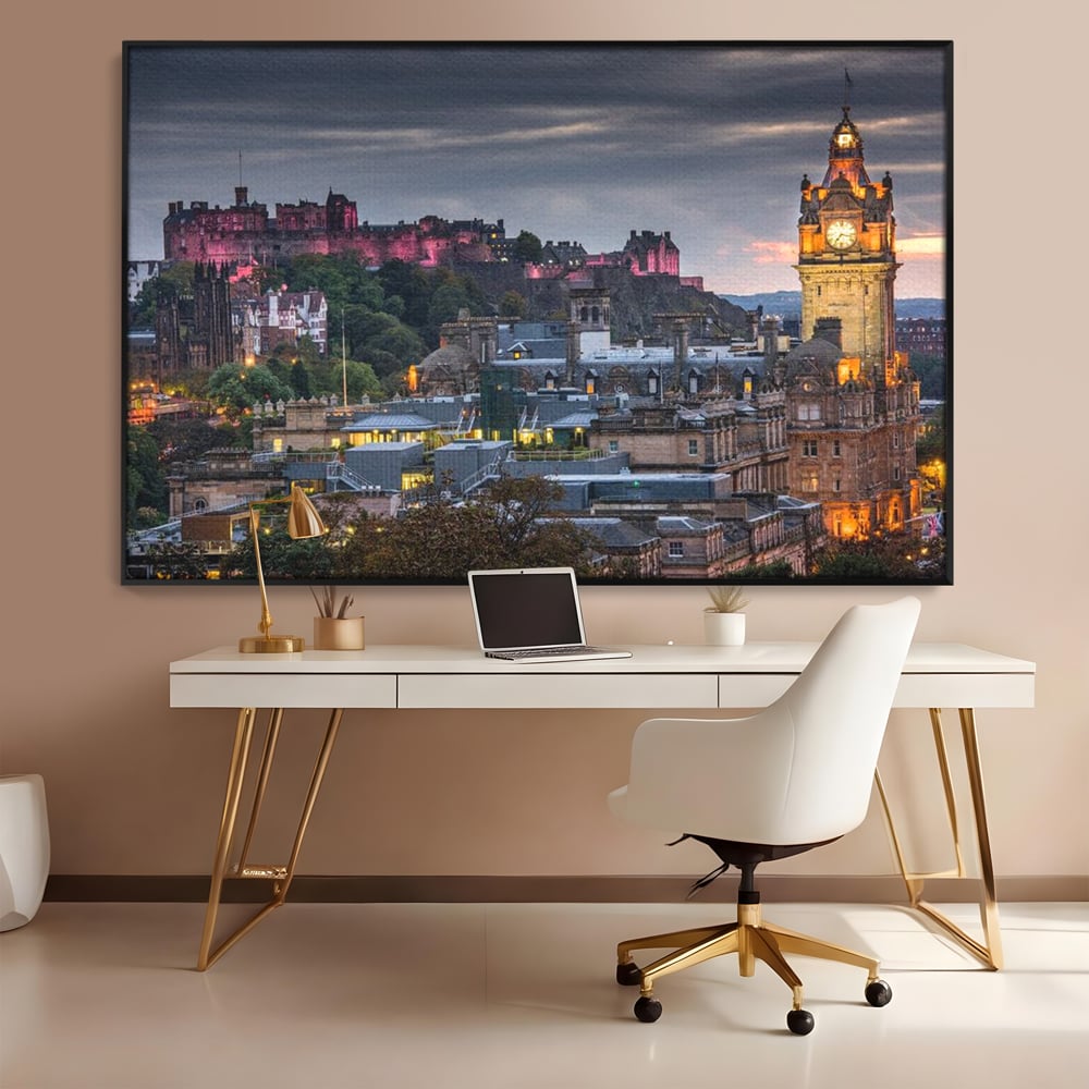 Tablou Canvas Premium, LuxCanva® O1035, Castelul din Edinburgh, Europa, Poveste, Oras, Amurg, Cetate, Legenda, Ceas, Timpuri, Ziduri, Deal, Piatra, Coroana, Scotia, Birou, Living, Dormitor
