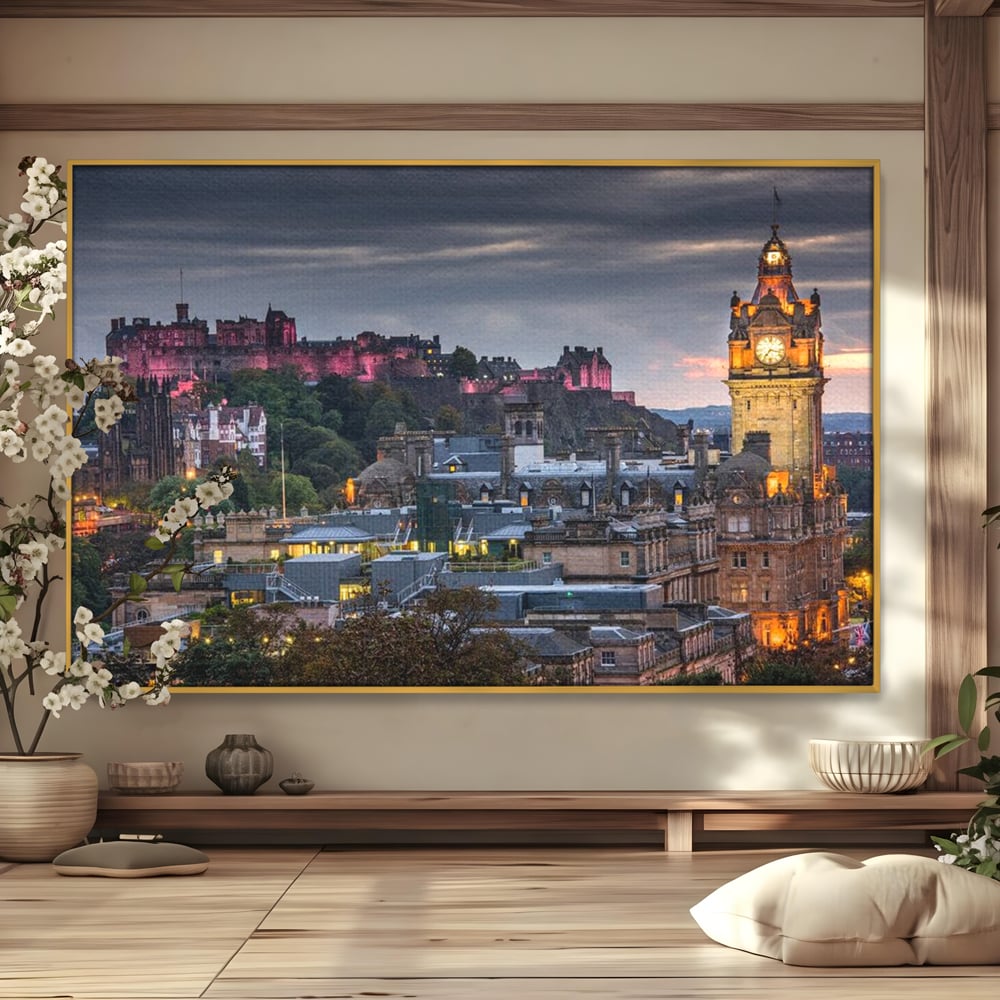 Tablou Canvas Premium, LuxCanva® O1035, Castelul din Edinburgh, Europa, Poveste, Oras, Amurg, Cetate, Legenda, Ceas, Timpuri, Ziduri, Deal, Piatra, Coroana, Scotia, Birou, Living, Dormitor