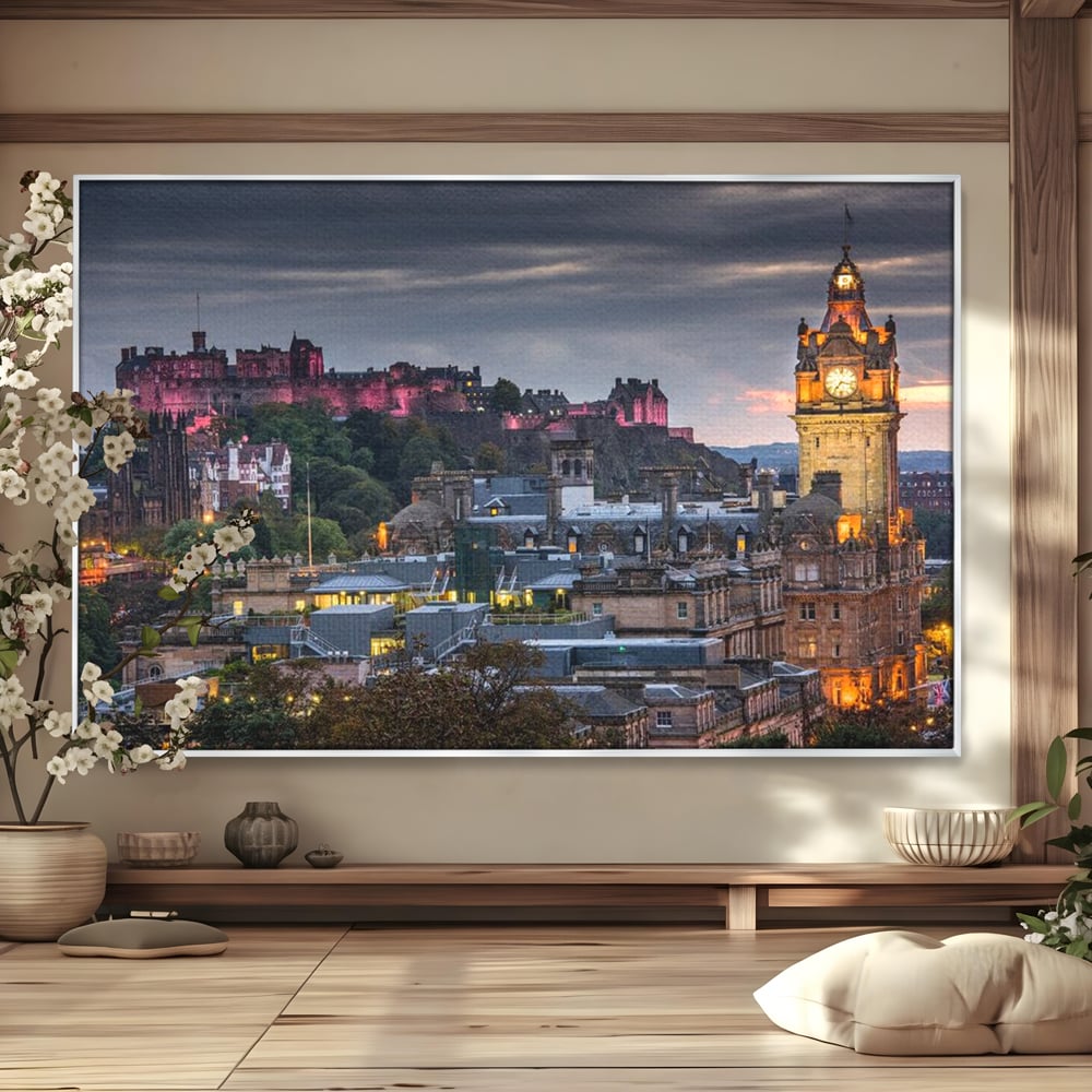Tablou Canvas Premium, LuxCanva® O1035, Castelul din Edinburgh, Europa, Poveste, Oras, Amurg, Cetate, Legenda, Ceas, Timpuri, Ziduri, Deal, Piatra, Coroana, Scotia, Birou, Living, Dormitor
