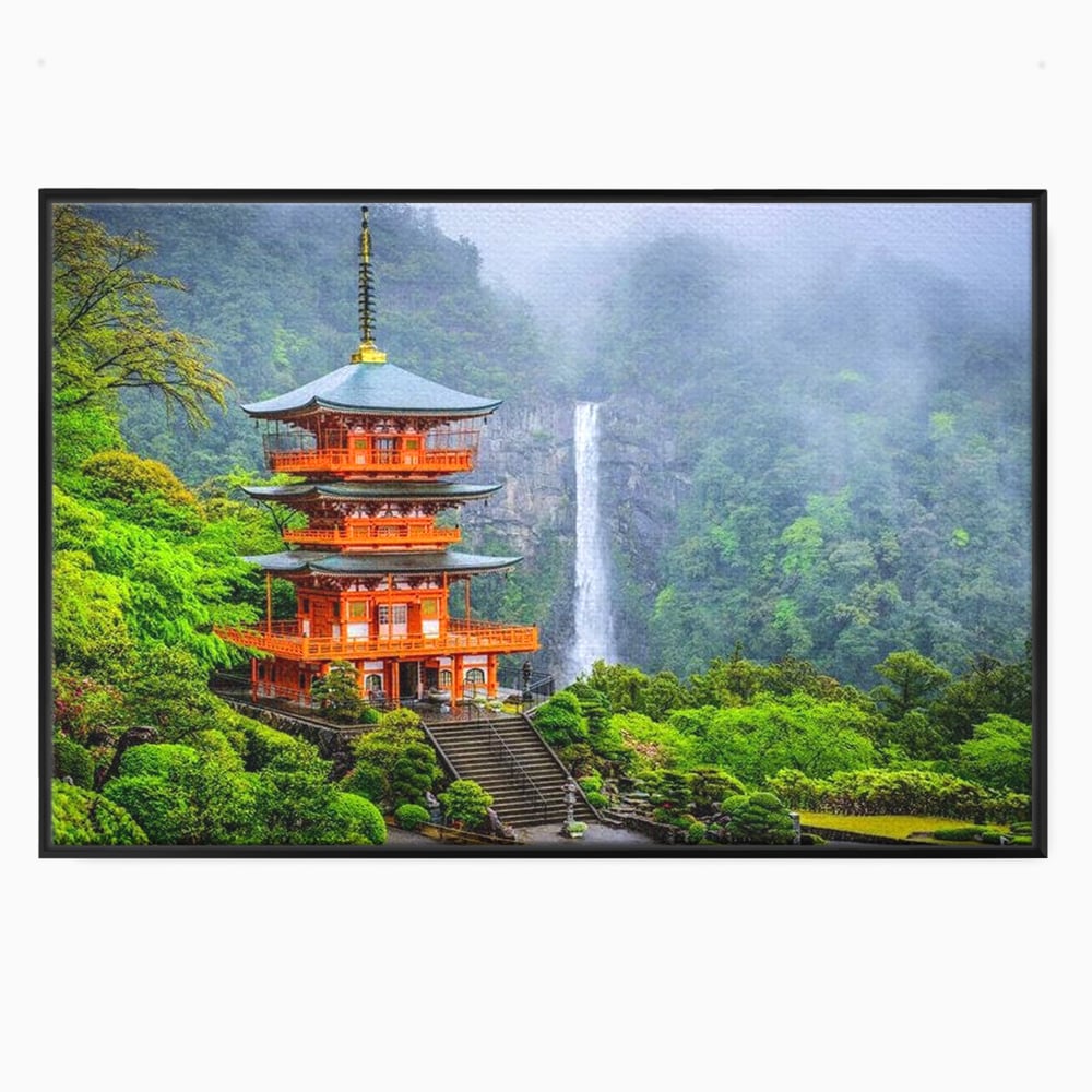 Tablou Canvas Premium, LuxCanva® O1050, Linistea Japoniei, Armonie, Om, Natura, Pagoda, Munti, Cascada, Calatorie, Sacru, Ritual, Zeu, Templu, Spirit, Nachi, Vacanta, Birou, Living, Dormitor