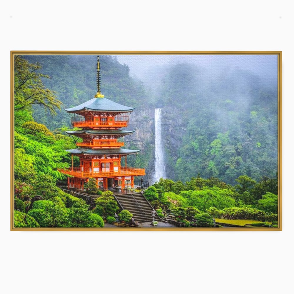 Tablou Canvas Premium, LuxCanva® O1050, Linistea Japoniei, Armonie, Om, Natura, Pagoda, Munti, Cascada, Calatorie, Sacru, Ritual, Zeu, Templu, Spirit, Nachi, Vacanta, Birou, Living, Dormitor